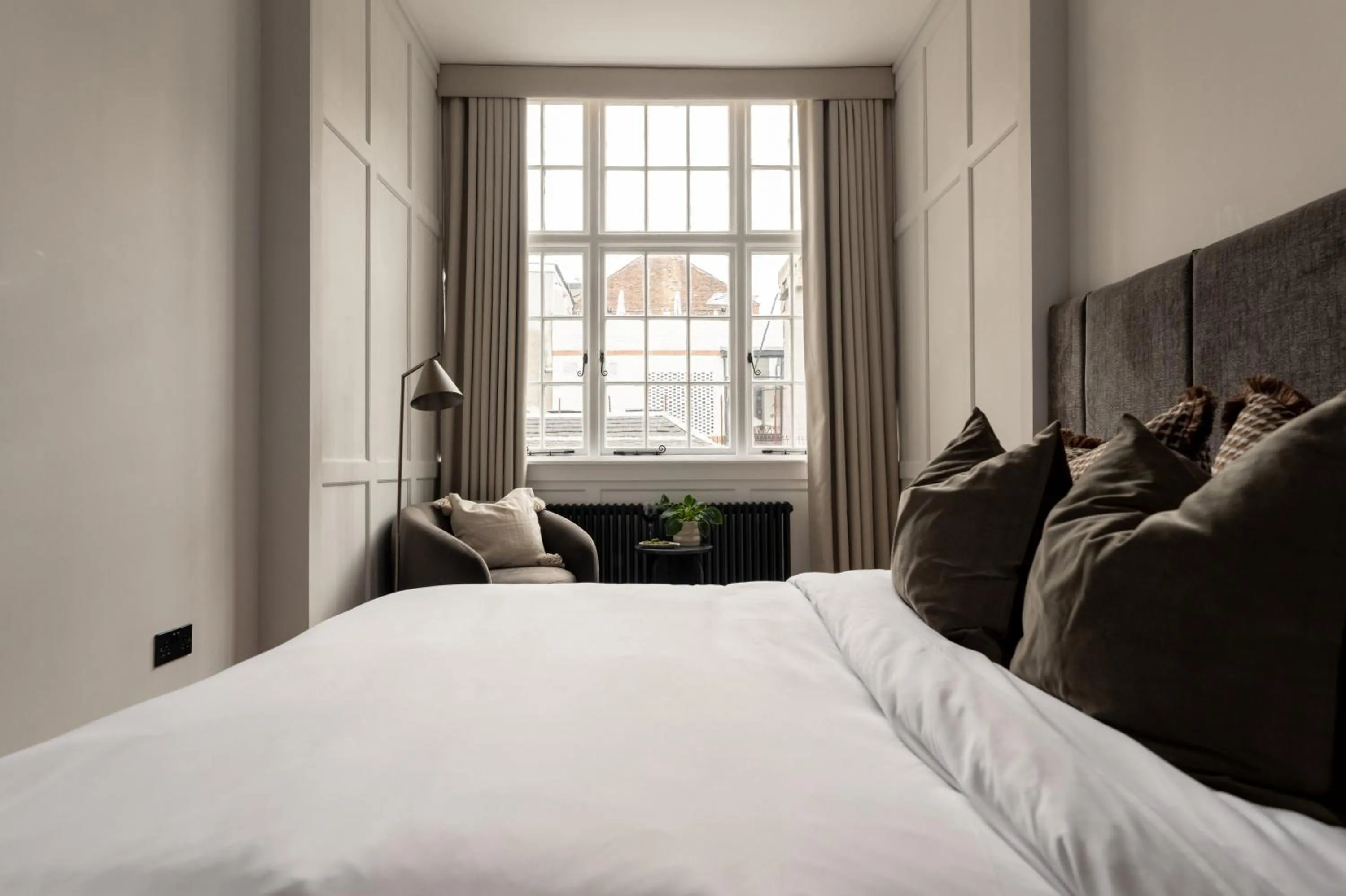Bedroom, Bed in Moment Blythswood St