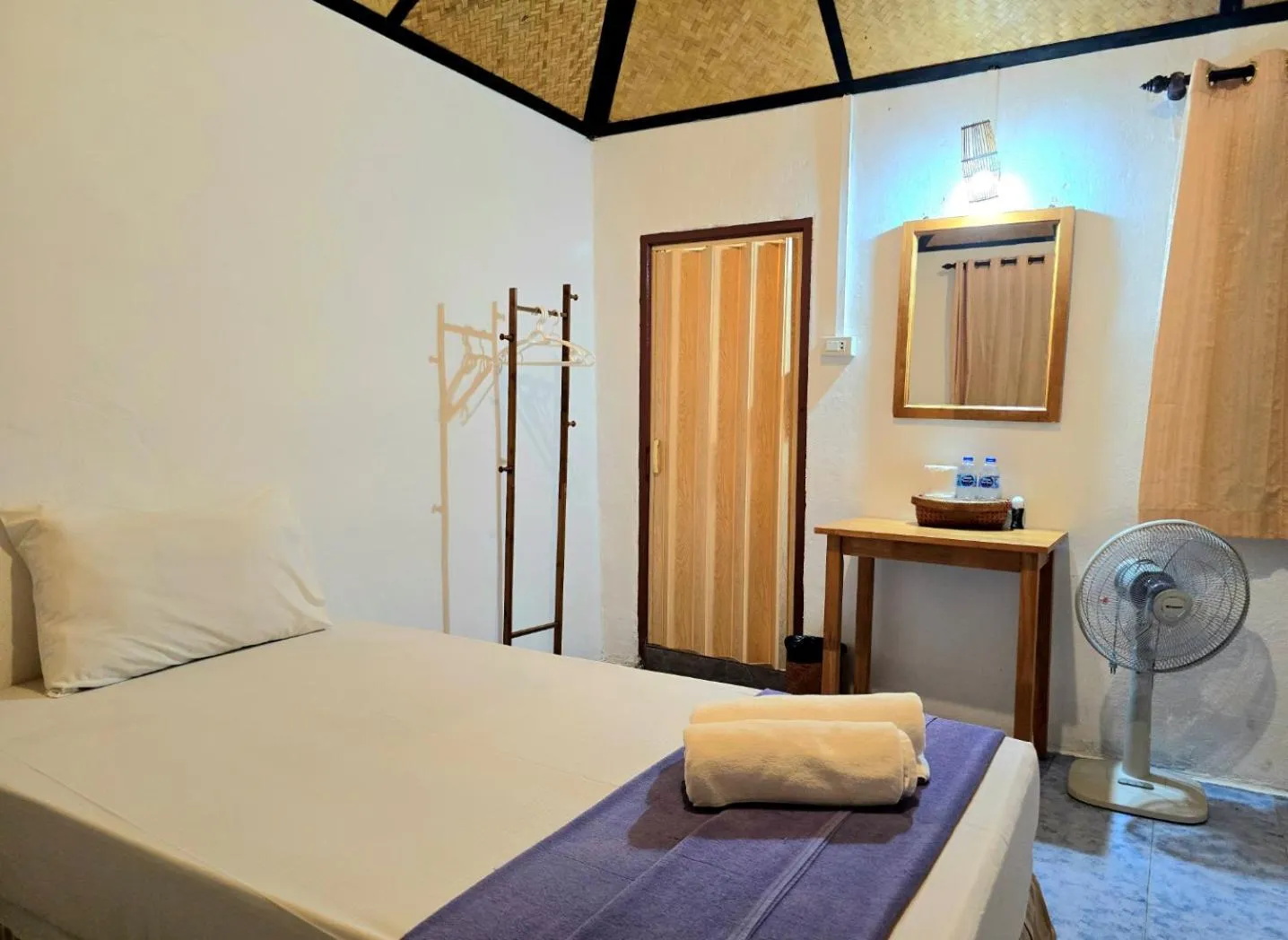 Bed in Kradan Beach Resort