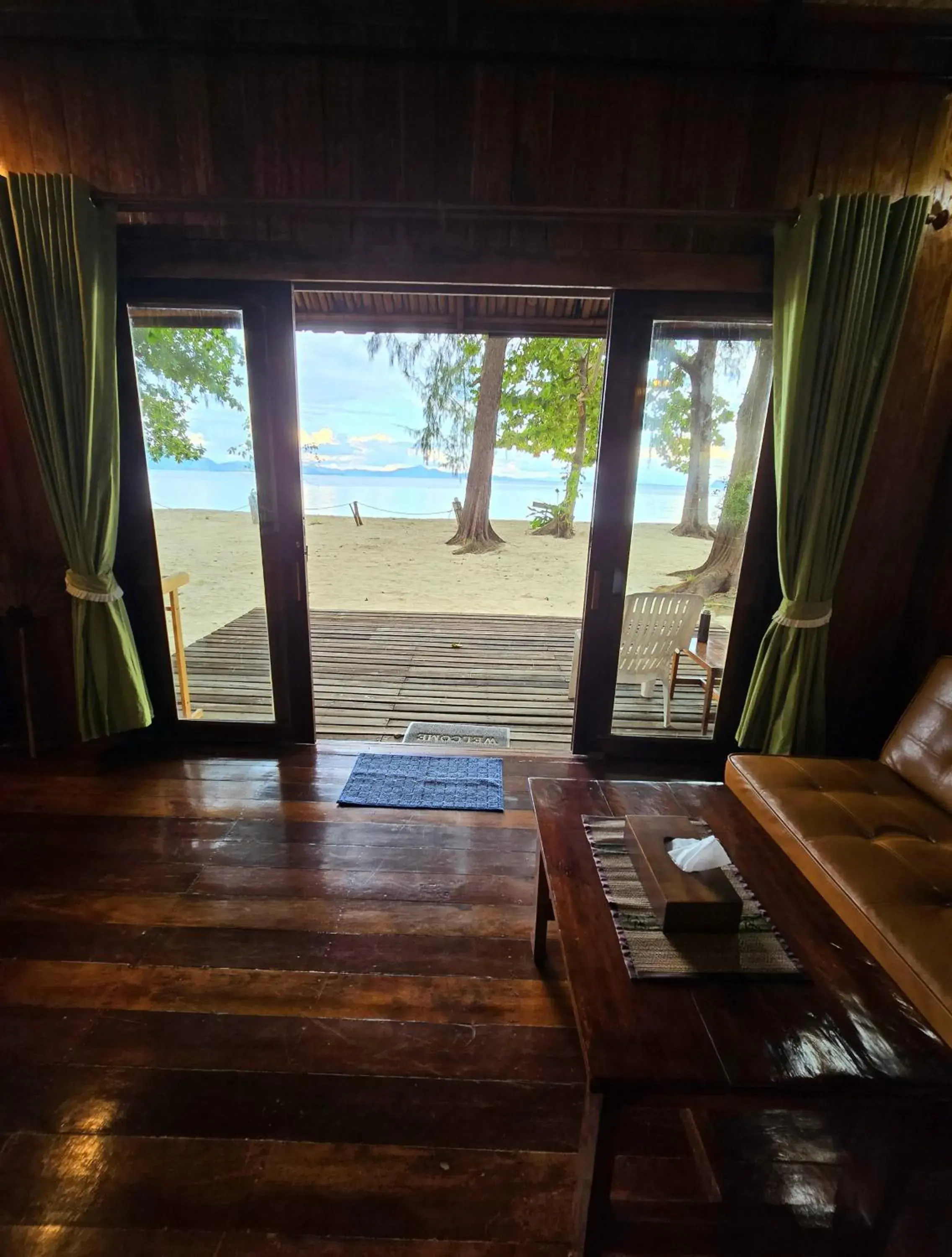 Bungalow - Beach Front and Sea View in Kradan Beach Resort Bungalow - Beach Front and Sea View in Kradan Beach Resort