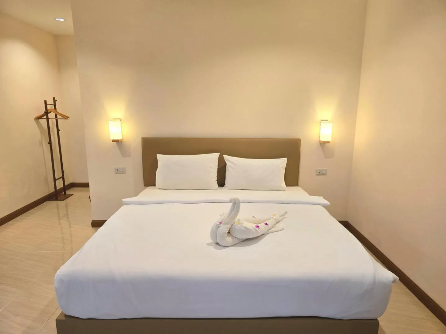 Bed in Kradan Beach Resort