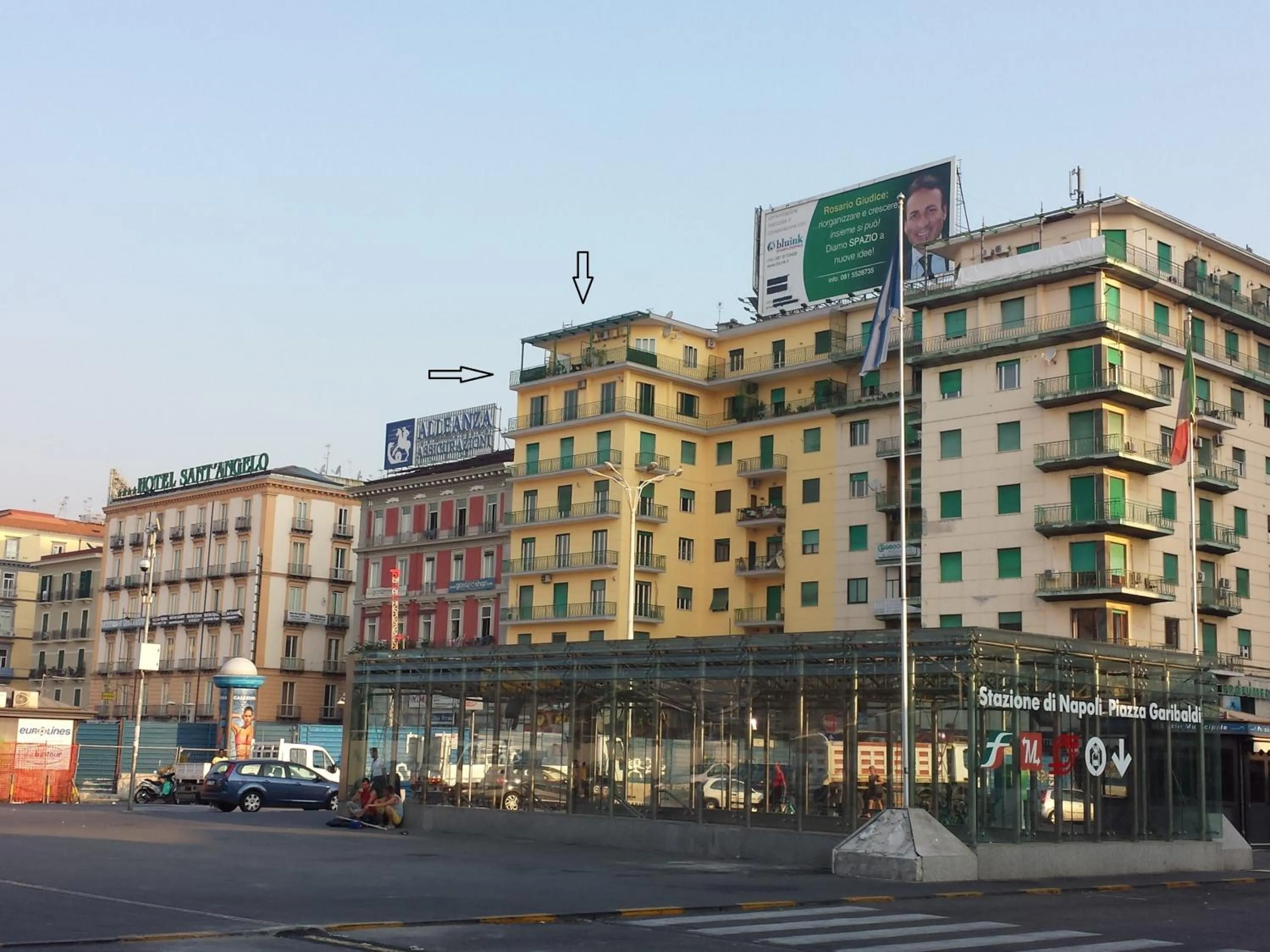 Property building in Top Floor Rentrooms Napoli