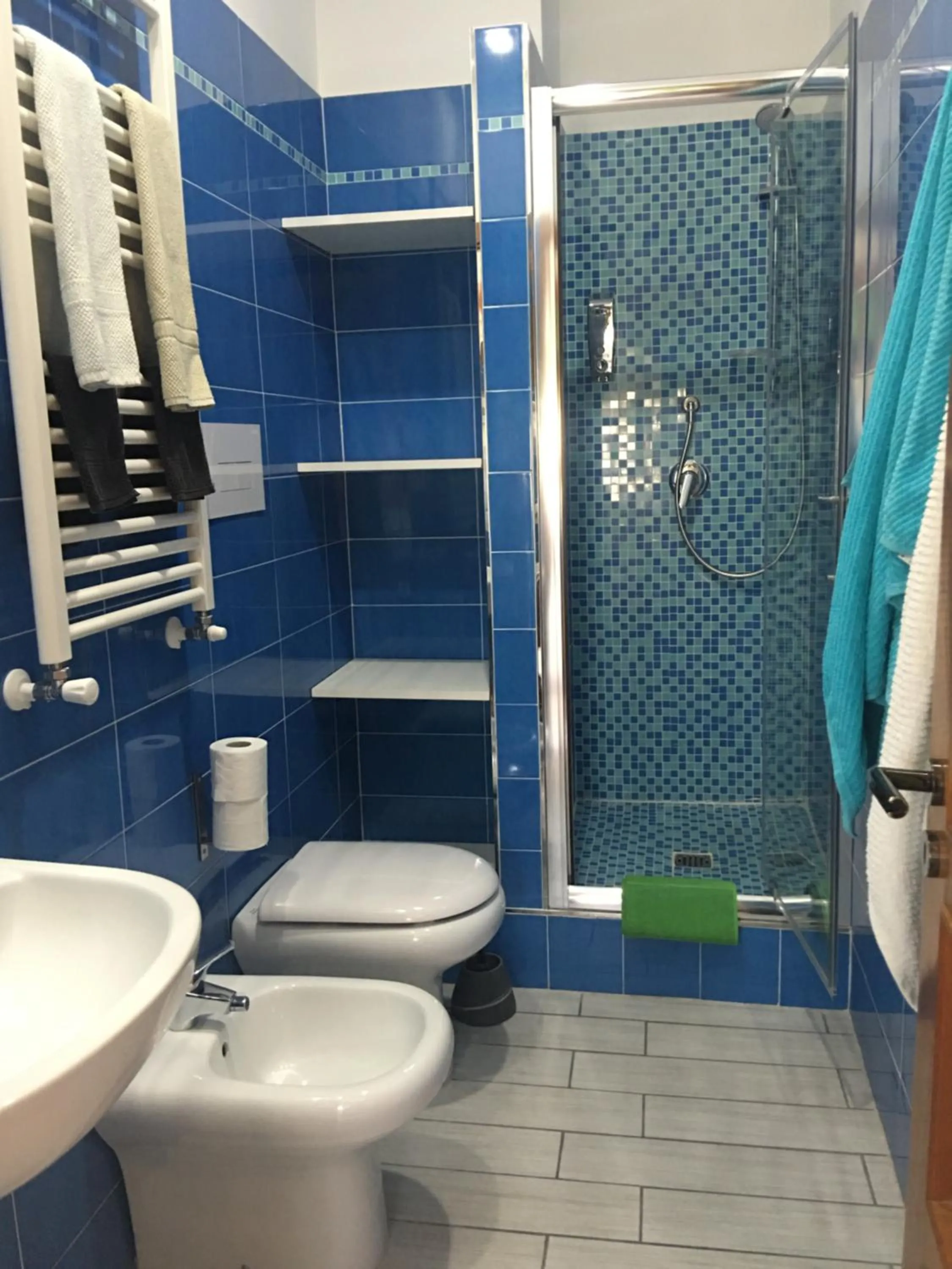 Bathroom in Top Floor Rentrooms Napoli