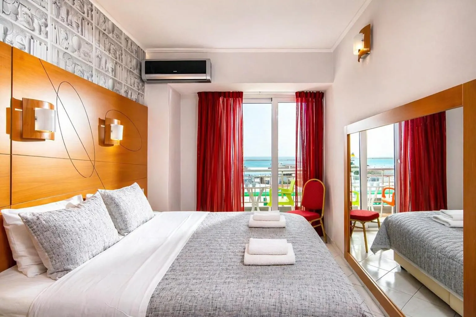 Photo of the whole room, Bed in City Life Port Hotel