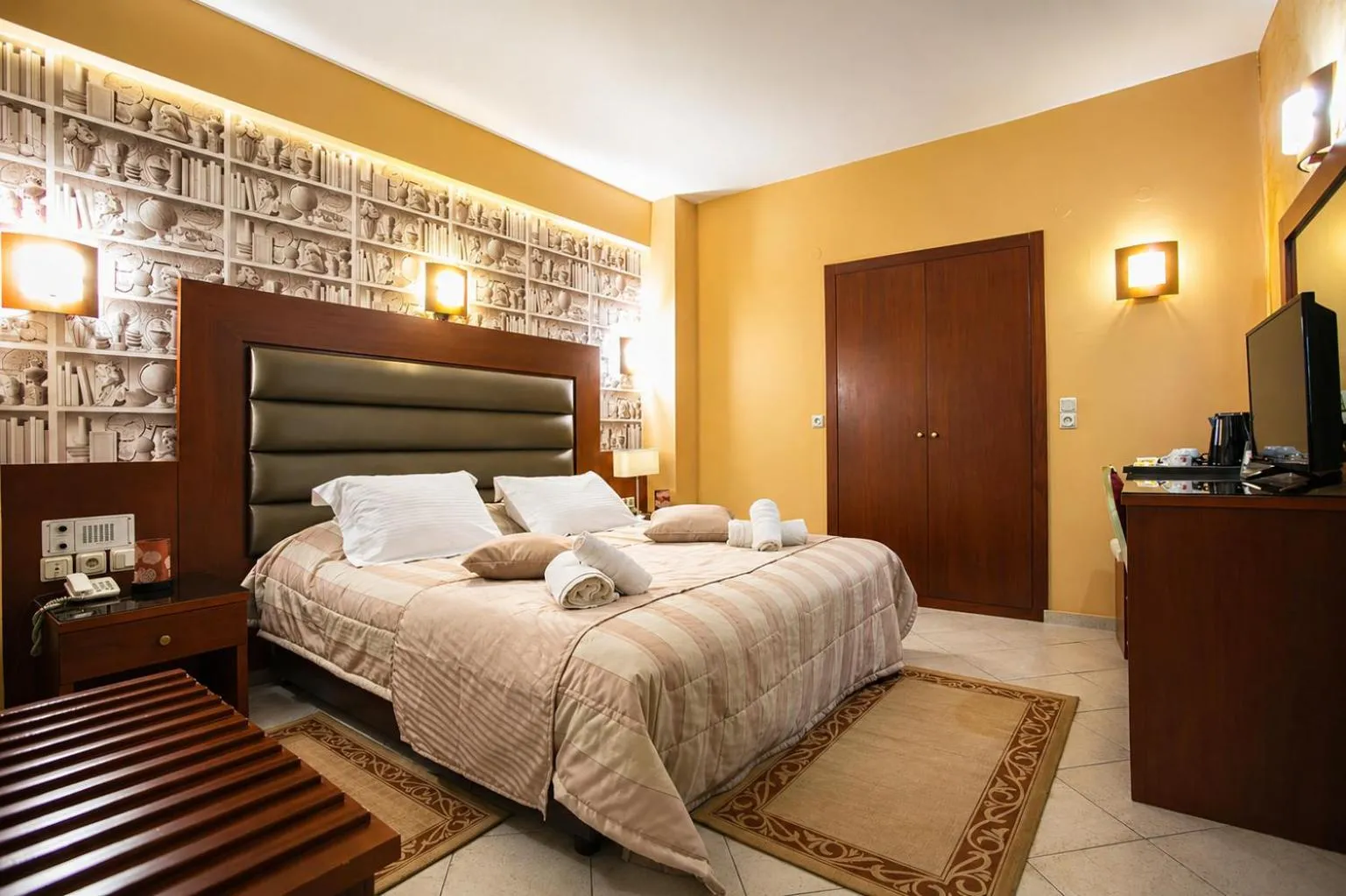 Bed in City Life Port Hotel