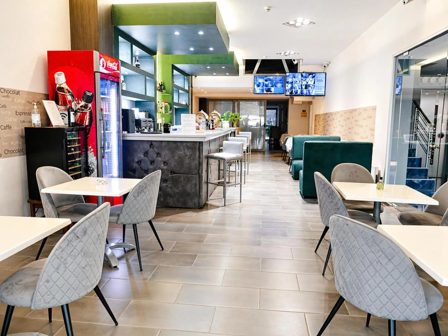 Seating area in City Life Port Hotel