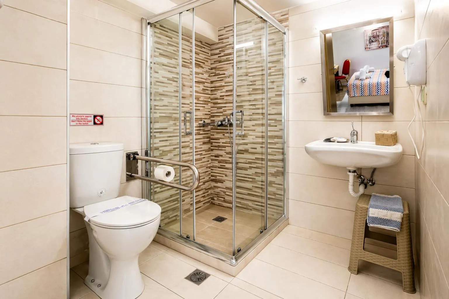 Bathroom in City Life Port Hotel