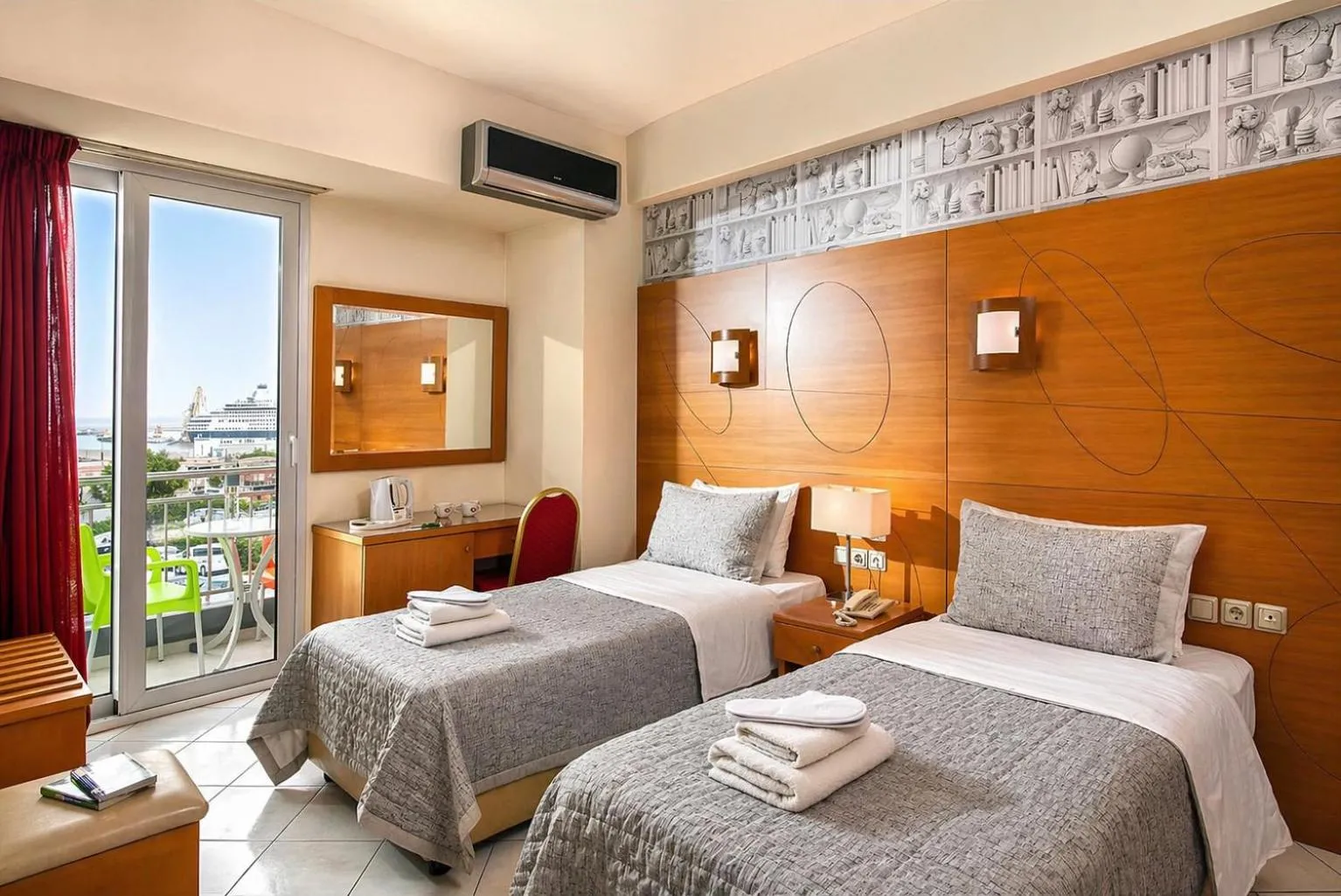 Photo of the whole room, Bed in City Life Port Hotel