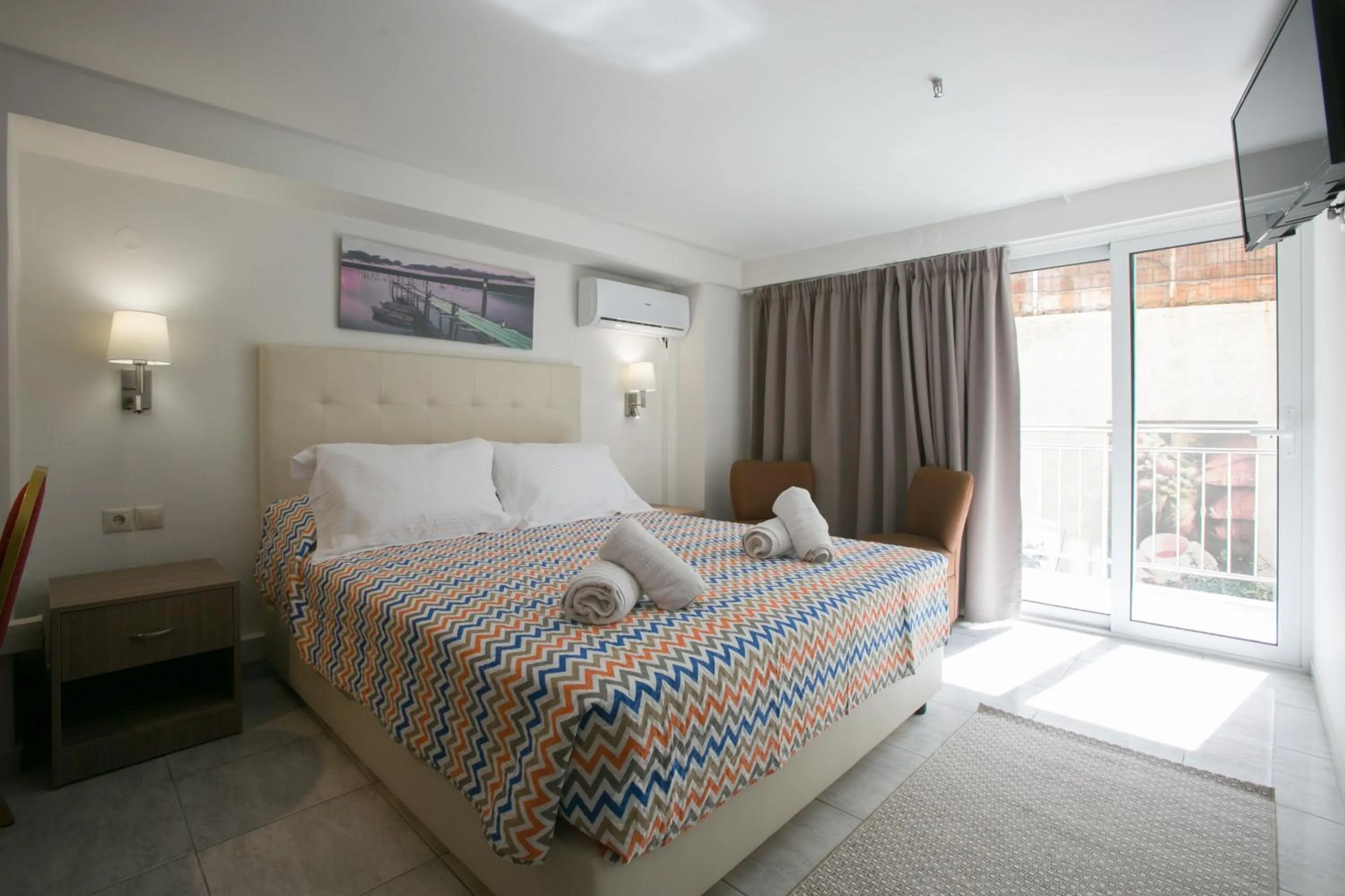 Bed in City Life Port Hotel