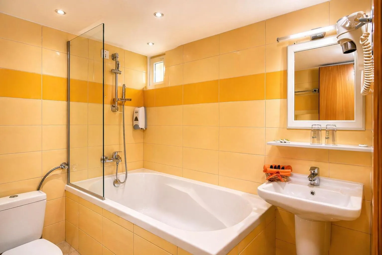 Bathroom in City Life Port Hotel