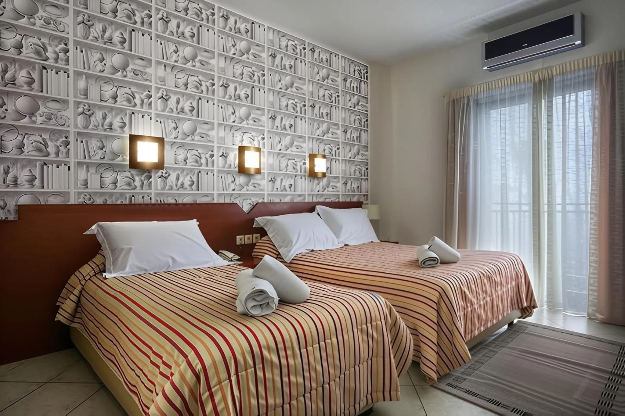 Bed in City Life Port Hotel