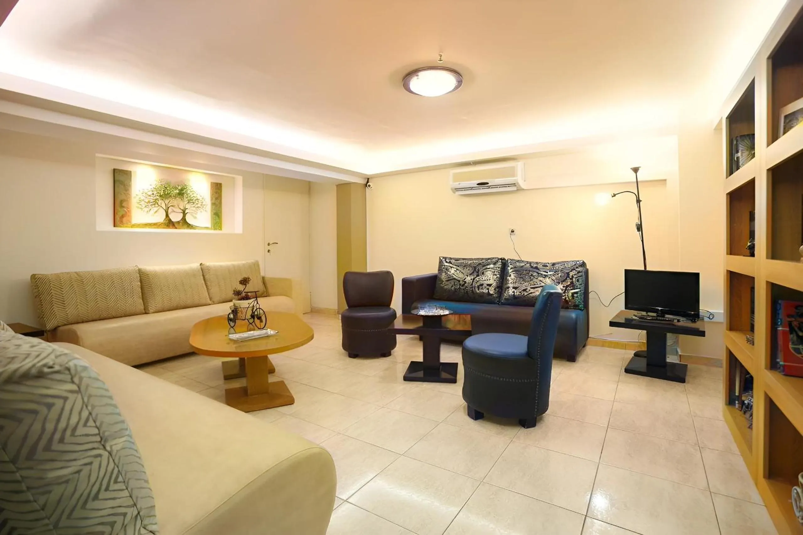 Seating area in City Life Port Hotel