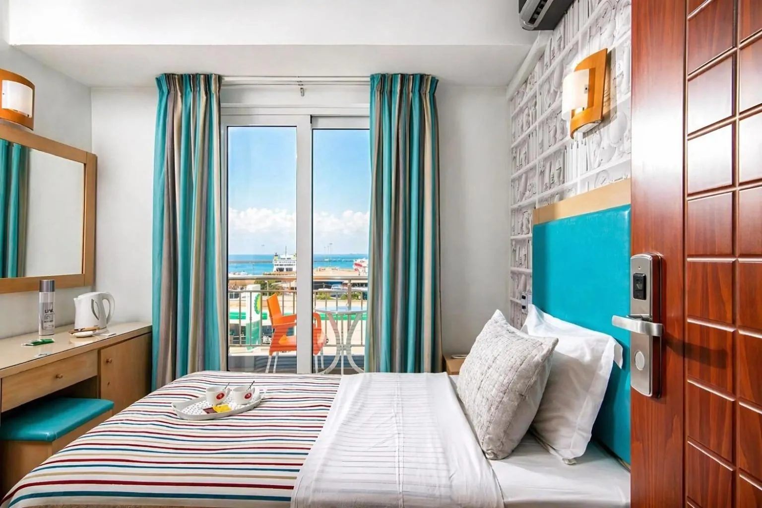 Photo of the whole room, Bed in City Life Port Hotel