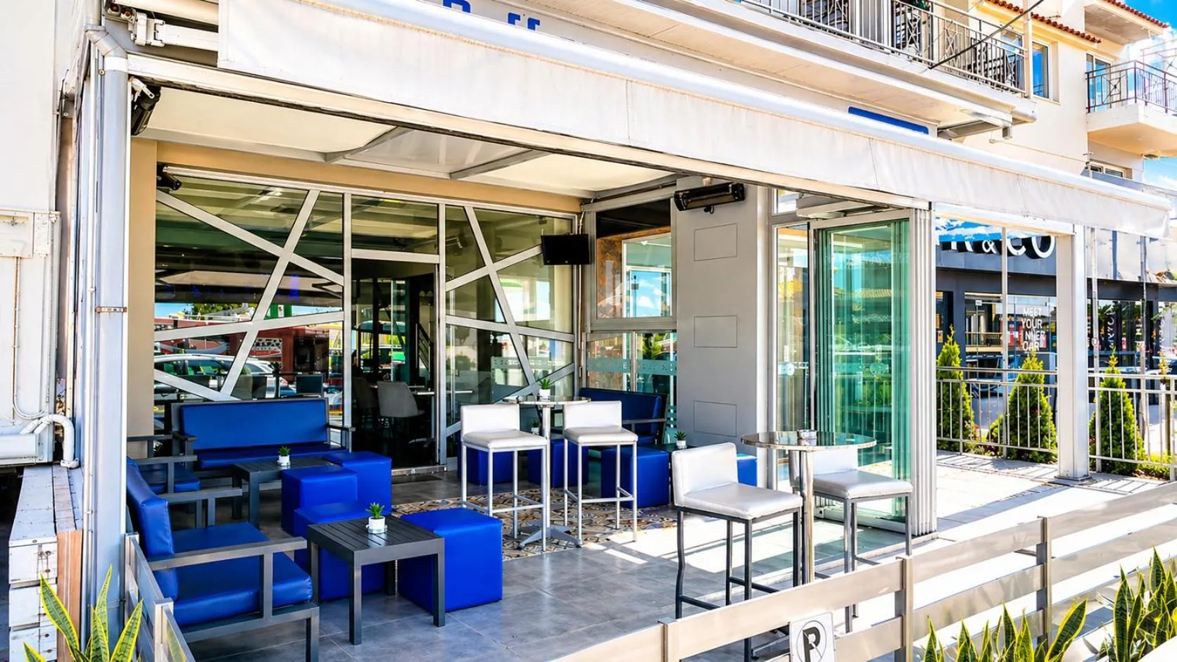 Seating area in City Life Port Hotel