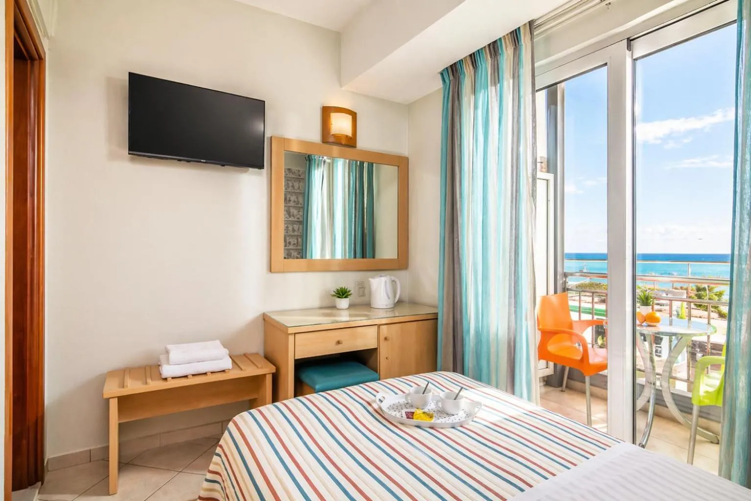 Bedroom, Bed in City Life Port Hotel