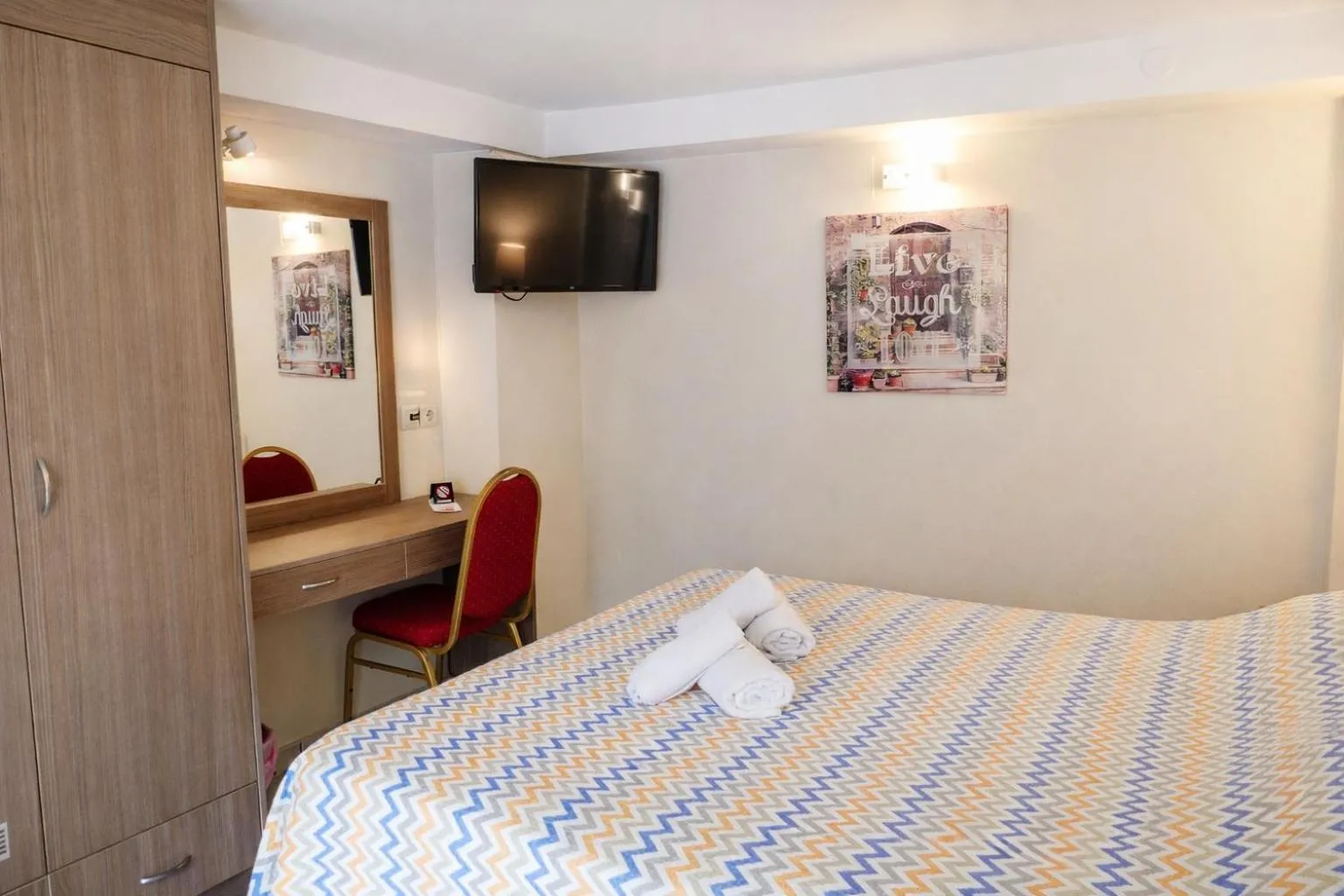 wardrobe, Bed in City Life Port Hotel
