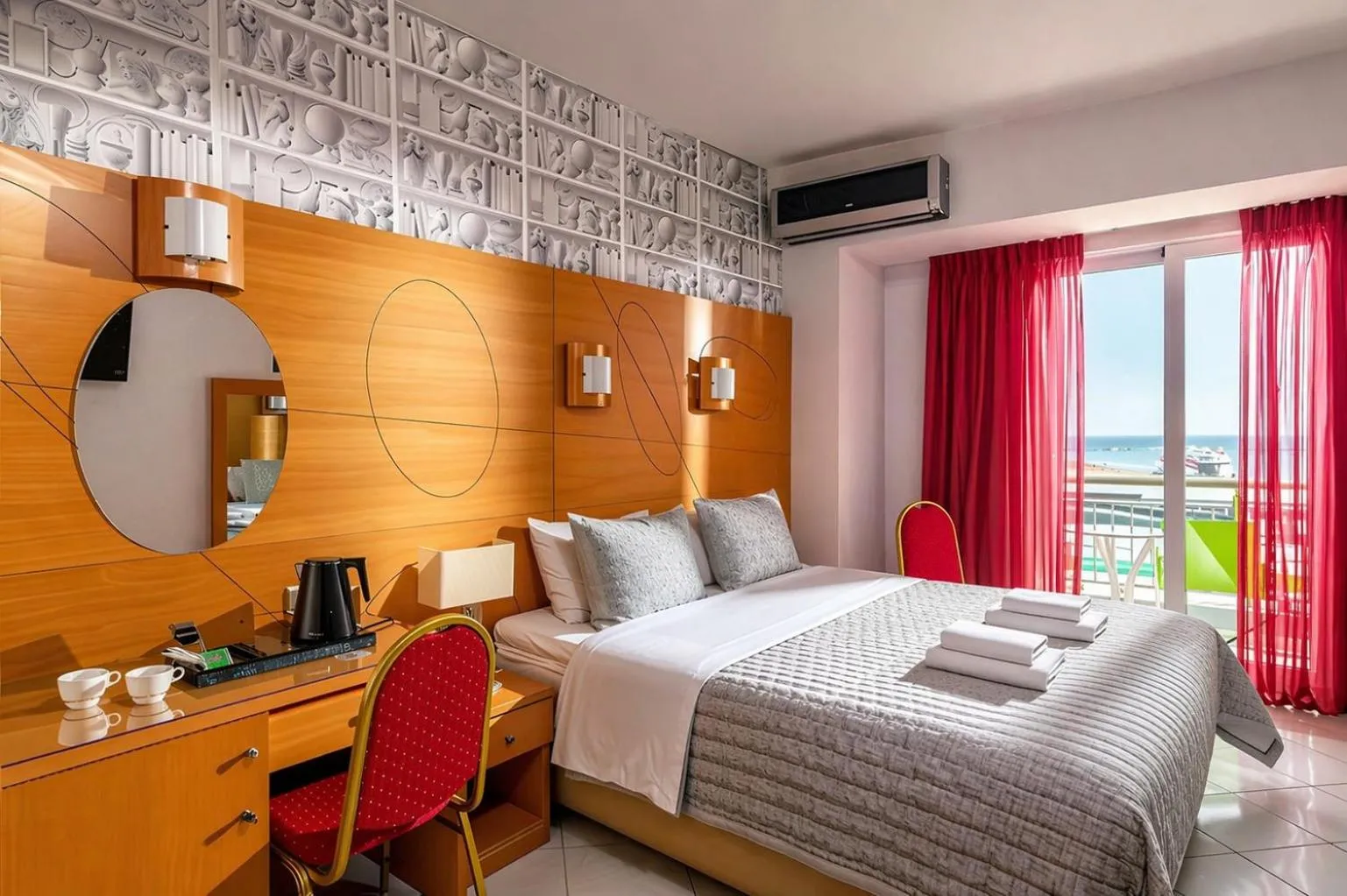 Photo of the whole room, Bed in City Life Port Hotel