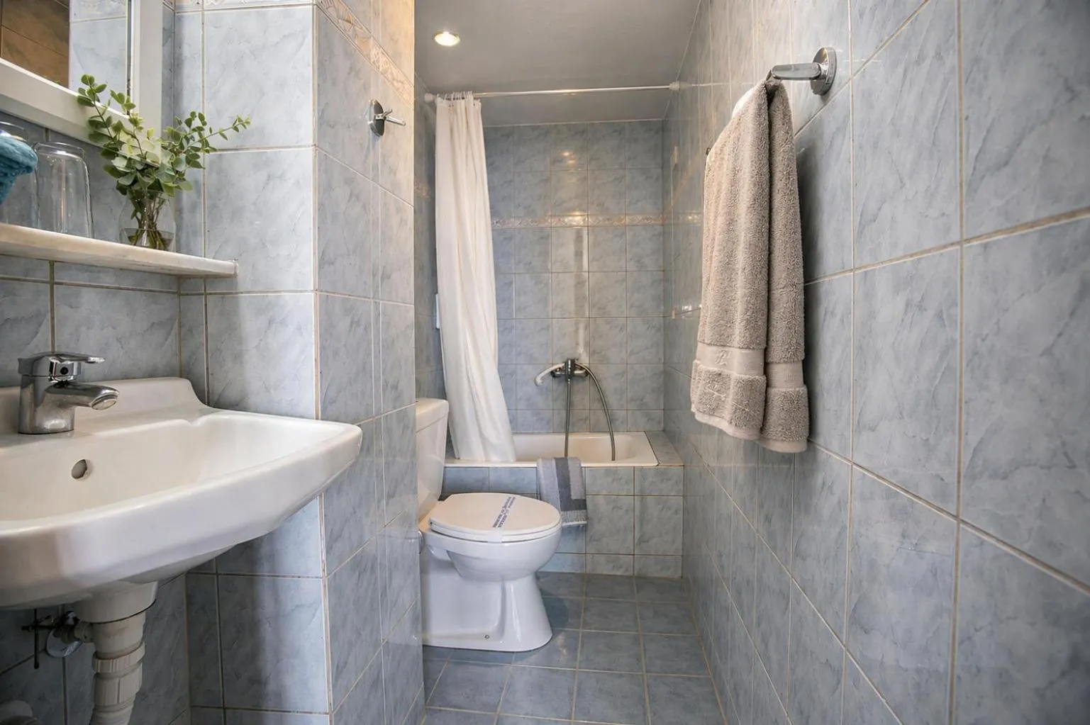 Bathroom in City Life Port Hotel