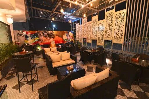 Restaurant/places to eat in Hotel The Radiant Star