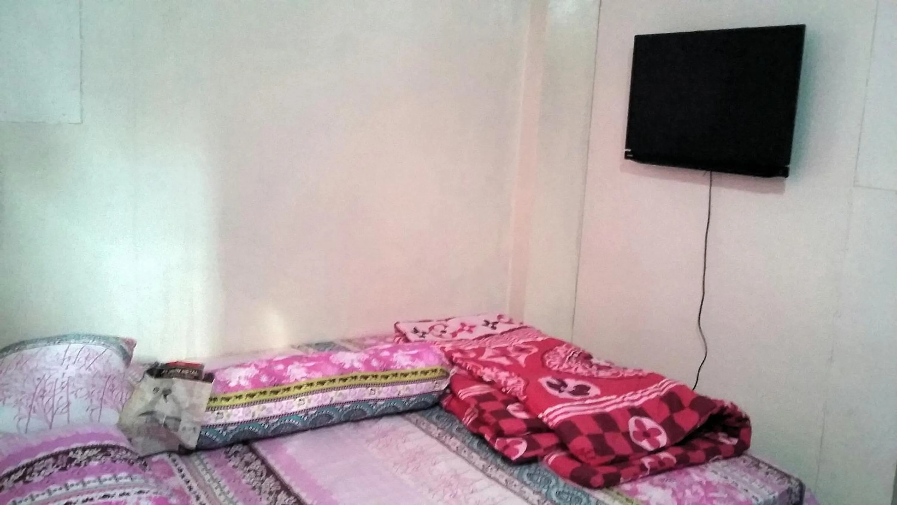 Bed in Mayestik Guest House Syariah