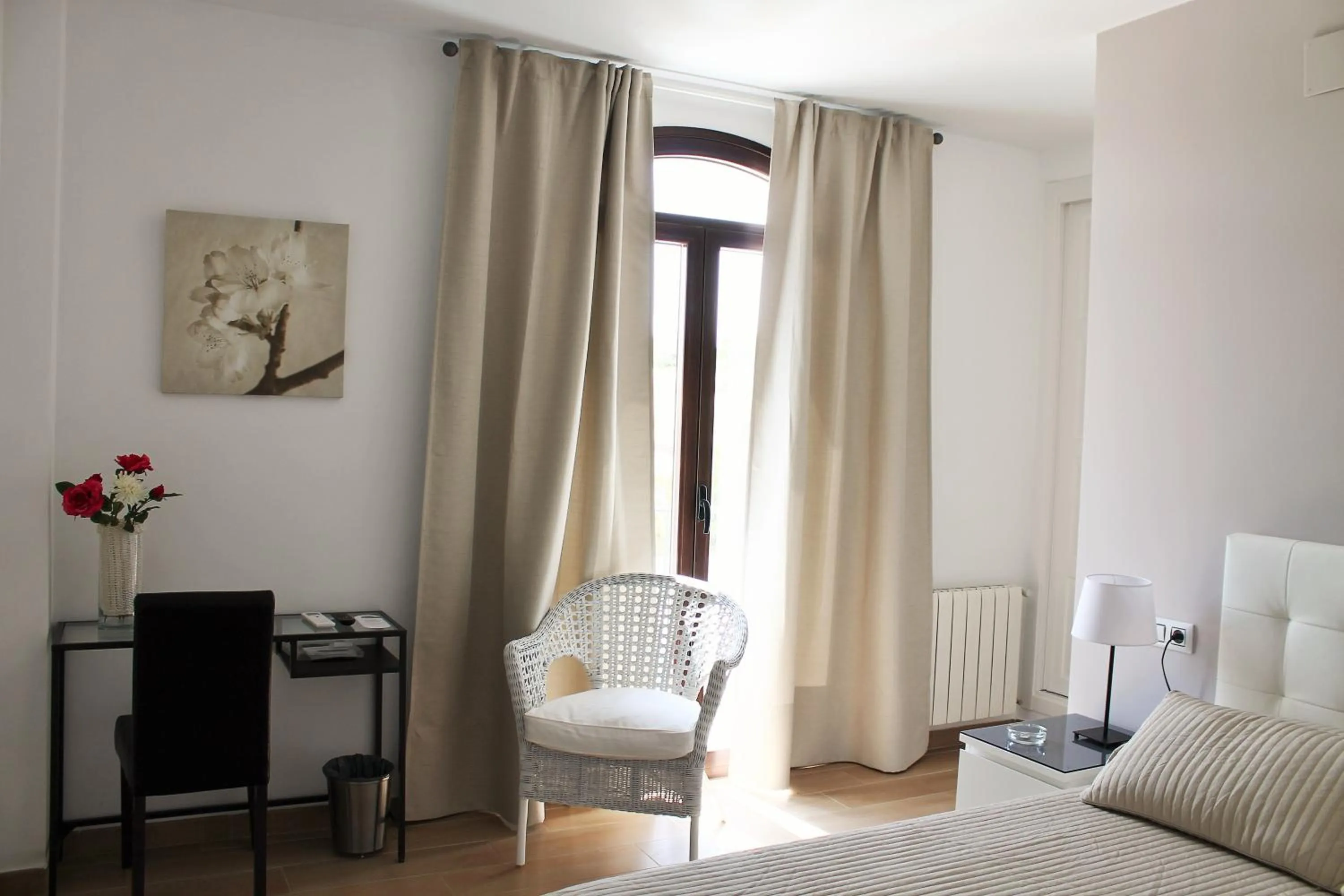 Shower, Bed in Hostal Landhaus