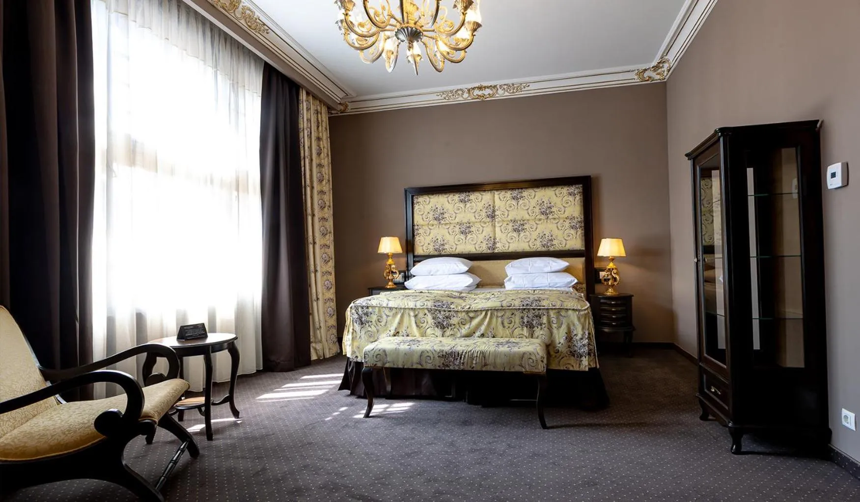 Large Double Room in Heritage Boutique Hotel Sighisoara