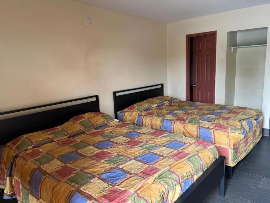 Deluxe Double Room in Slumberland Motel