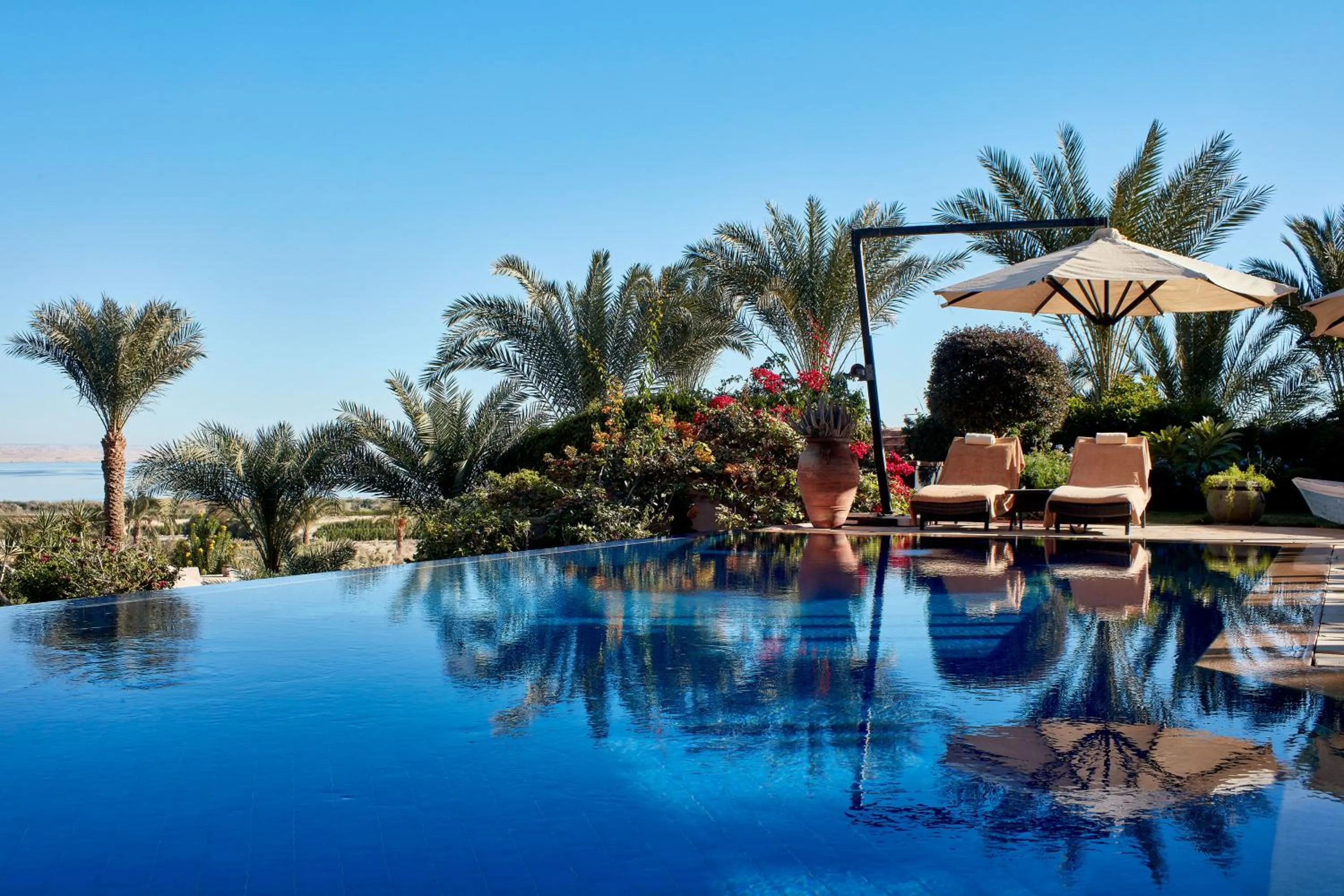 Swimming pool in Lazib Inn Resort & Spa