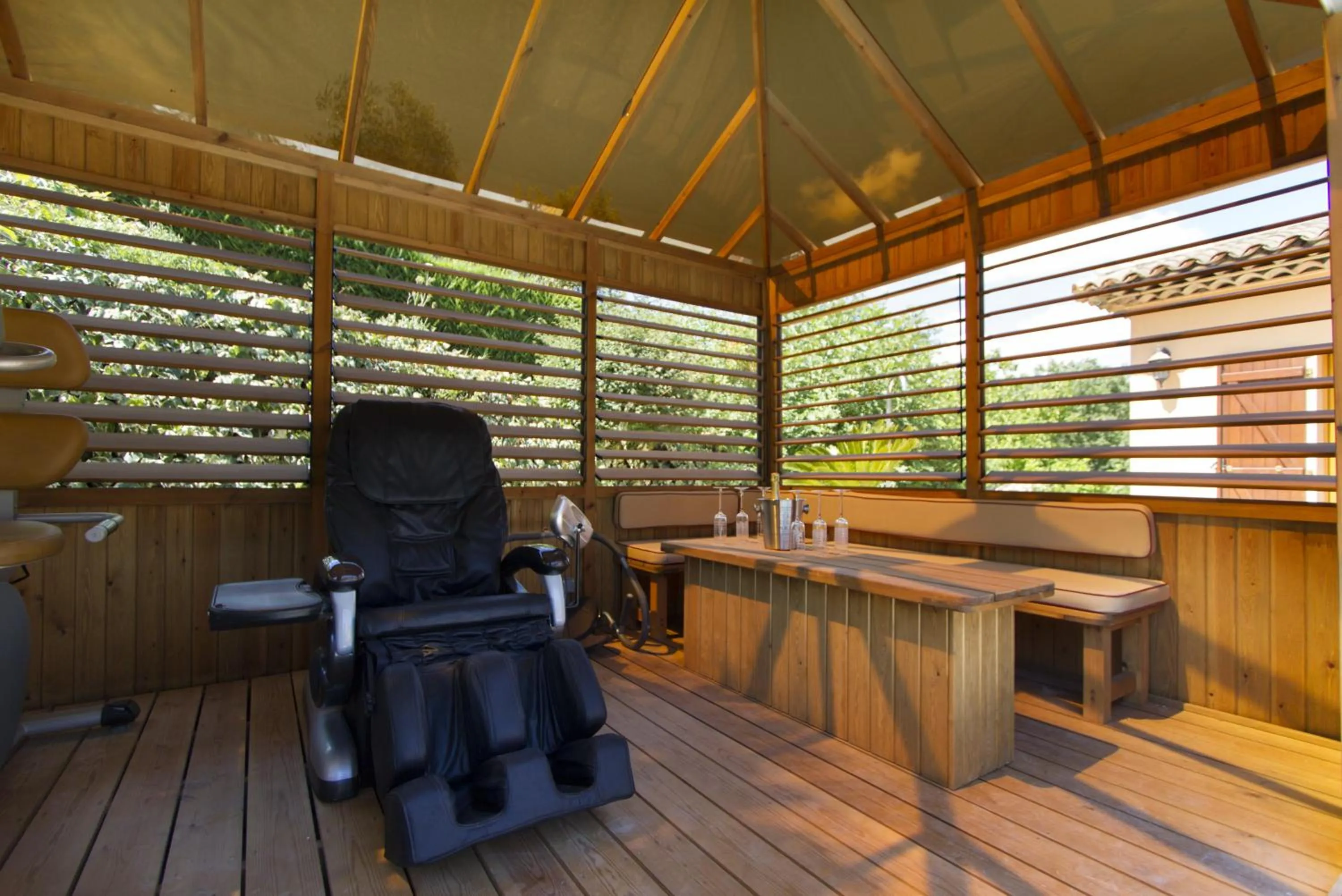 Massage in Domaine Les Cigales