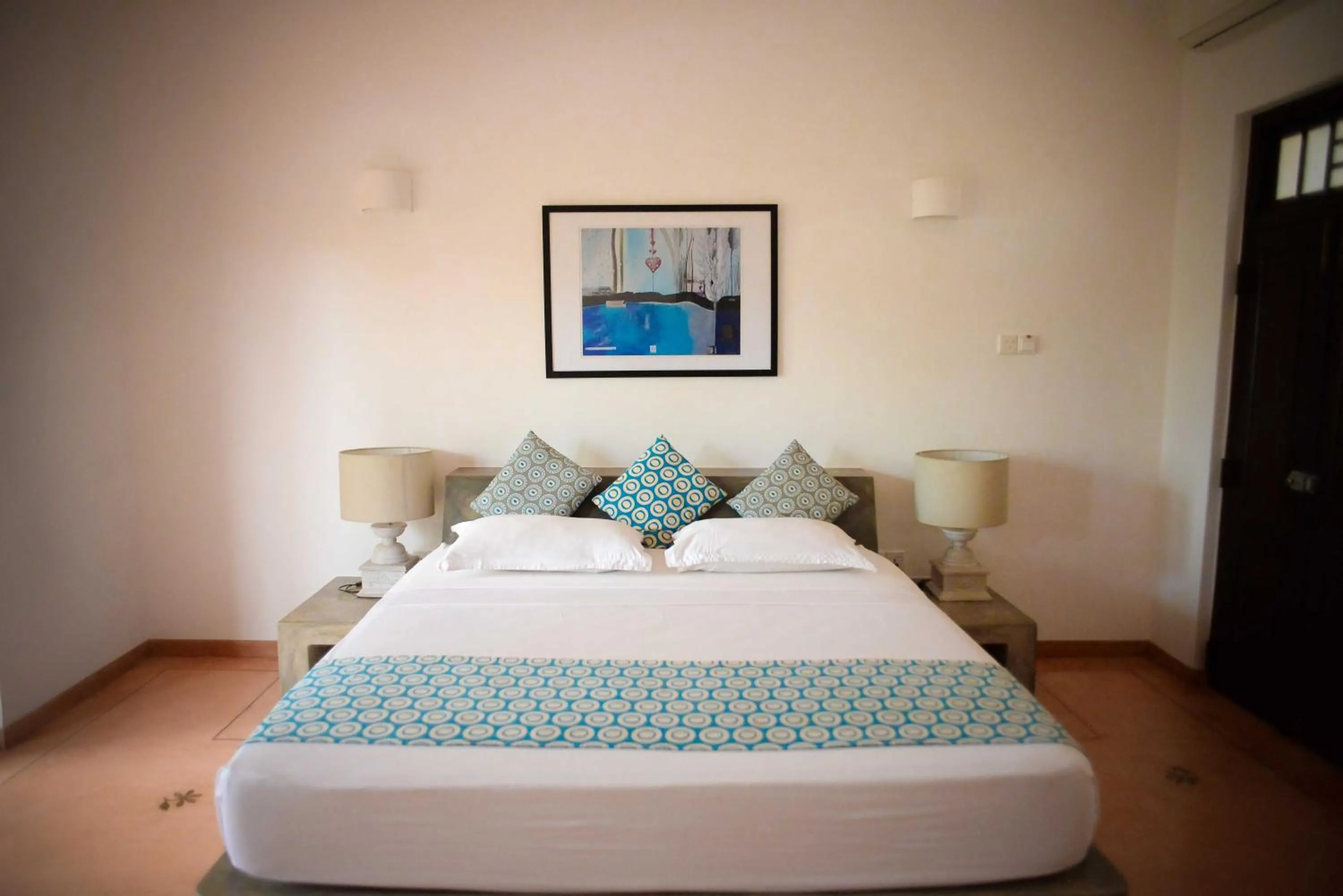 Bedroom, Bed in Kingfisher