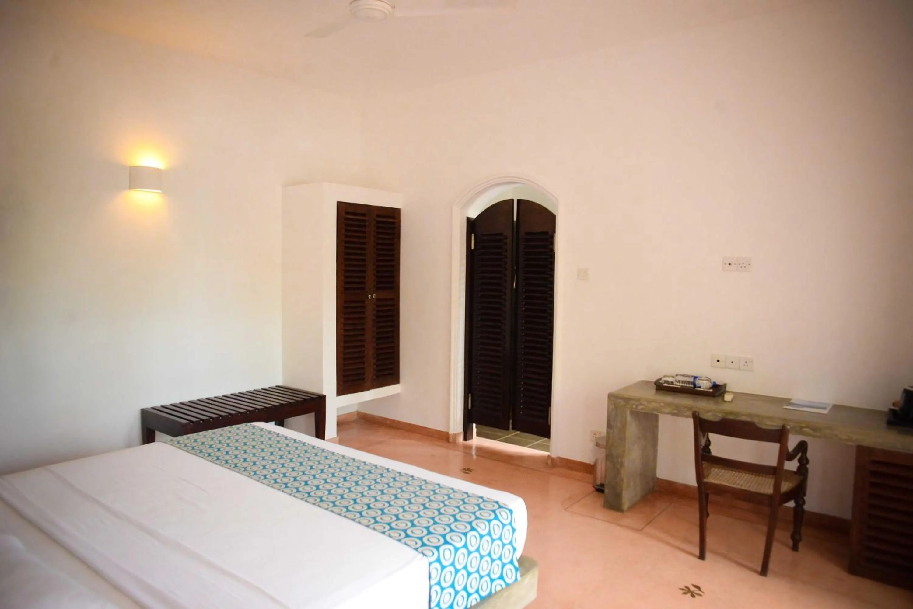 Bedroom, Bed in Kingfisher