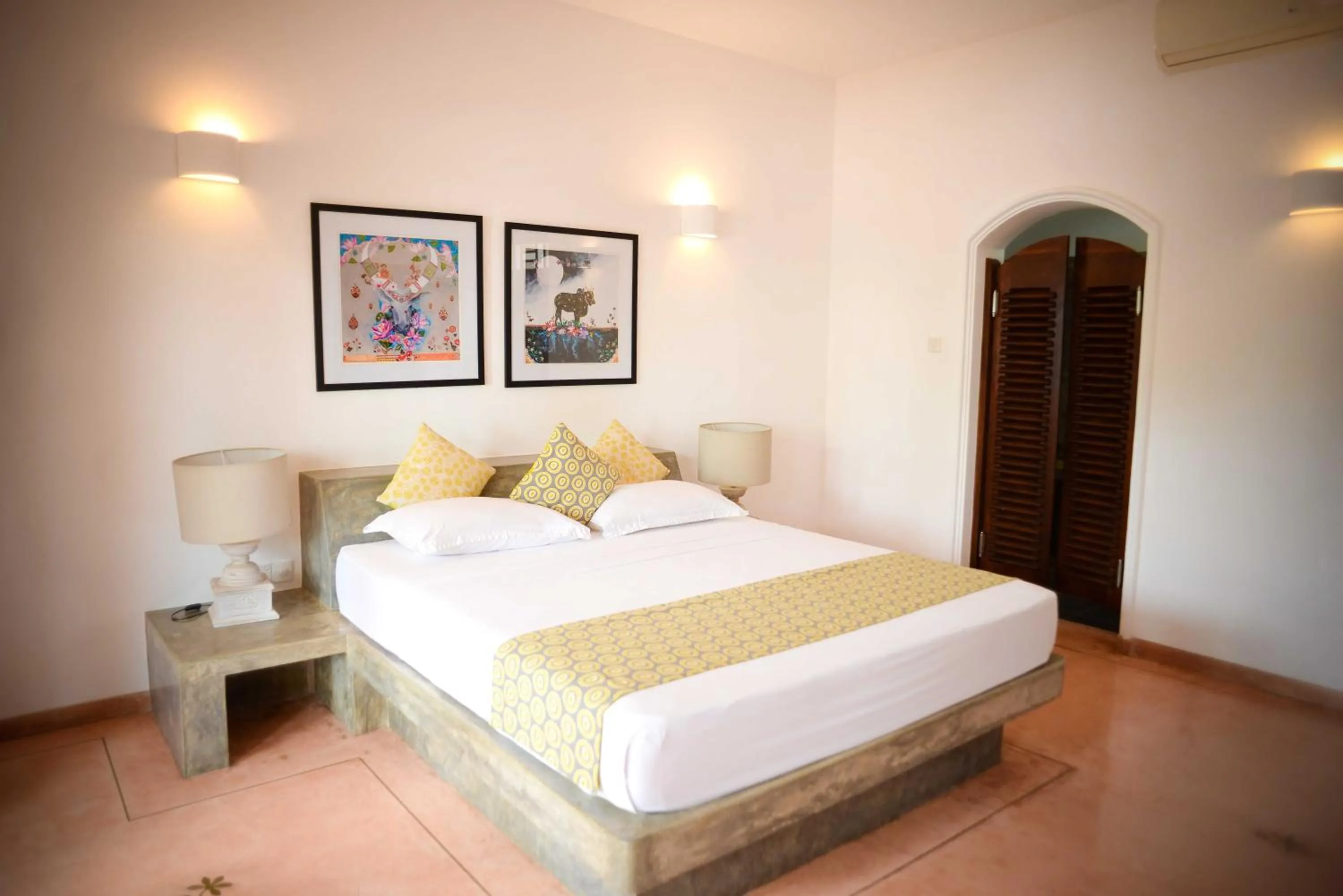 Bedroom, Bed in Kingfisher