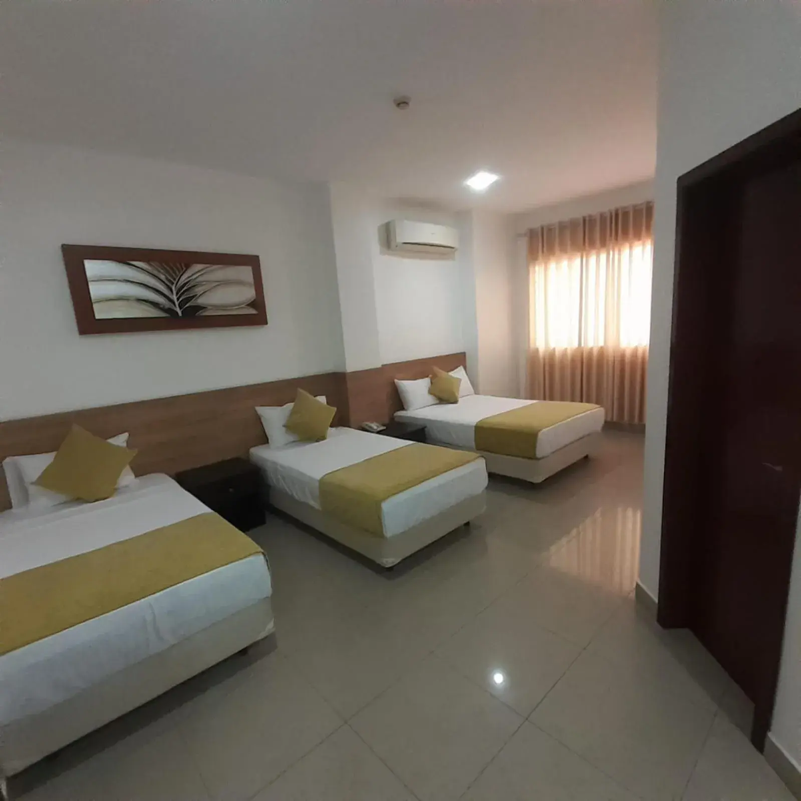 Triple Room in Corona Real Hotel Triple Room in Corona Real Hotel