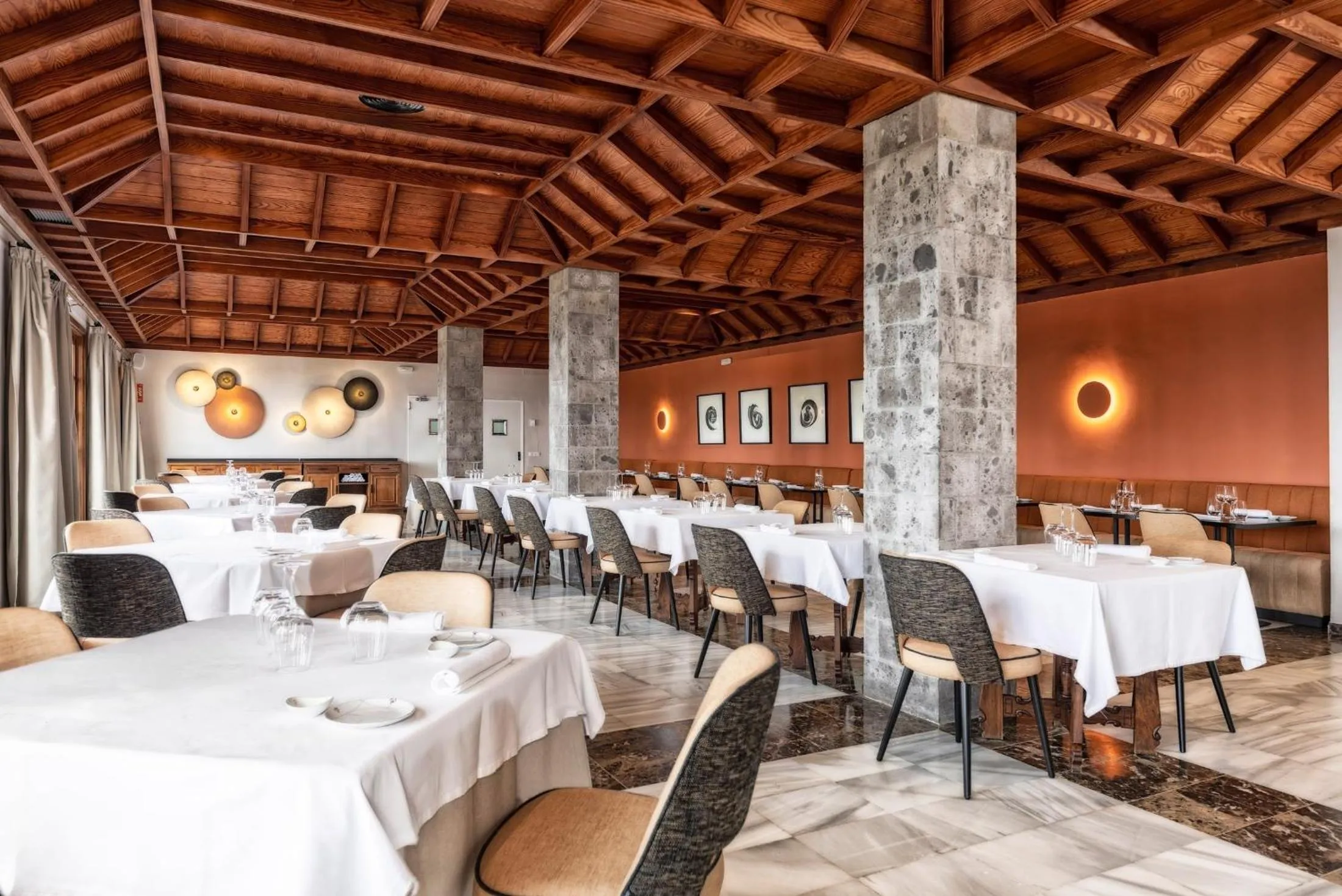 Restaurant/places to eat in Parador de La Palma