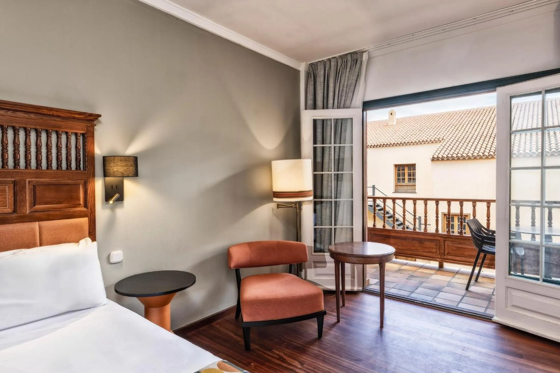 Photo of the whole room, Bed in Parador de La Palma