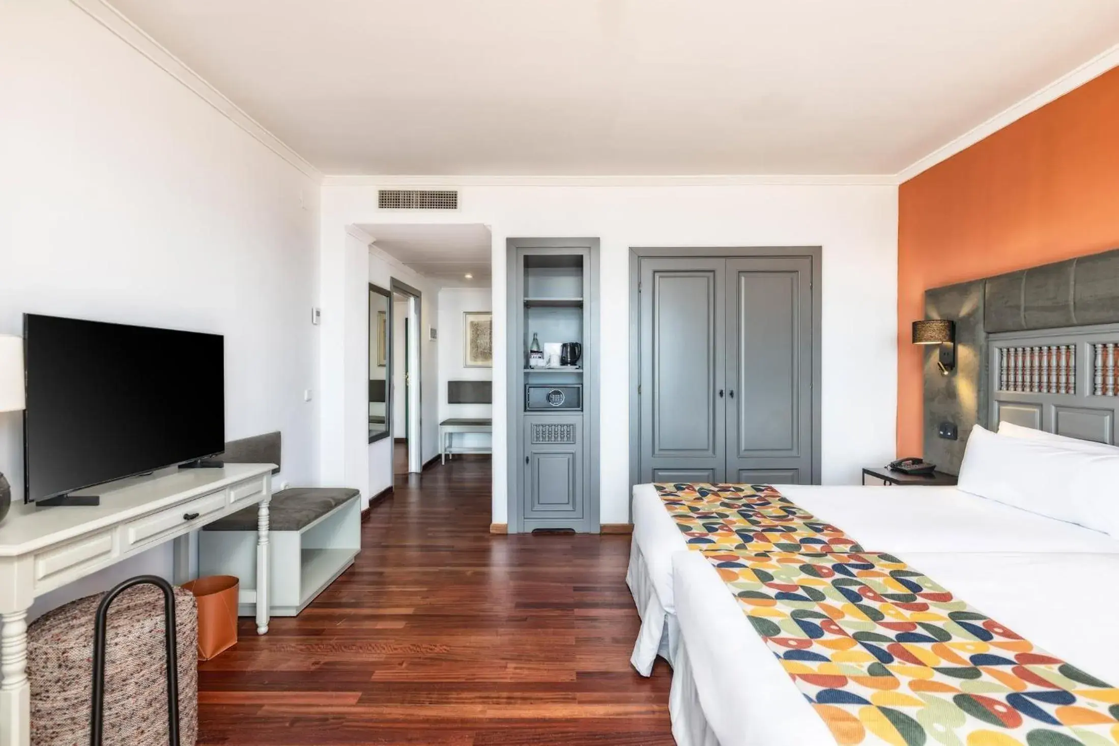 Photo of the whole room, Bed in Parador de La Palma Photo of the whole room, Bed in Parador de La Palma