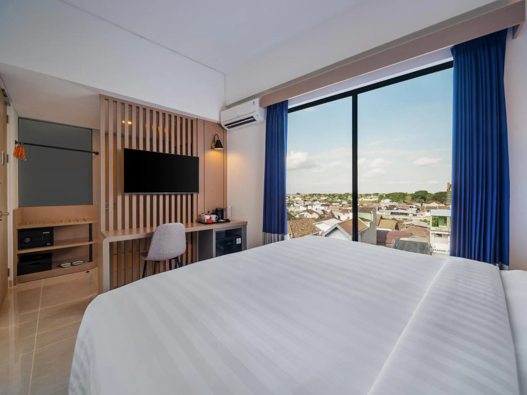 Bedroom, Bed in Aston Inn Lumajang - East Java