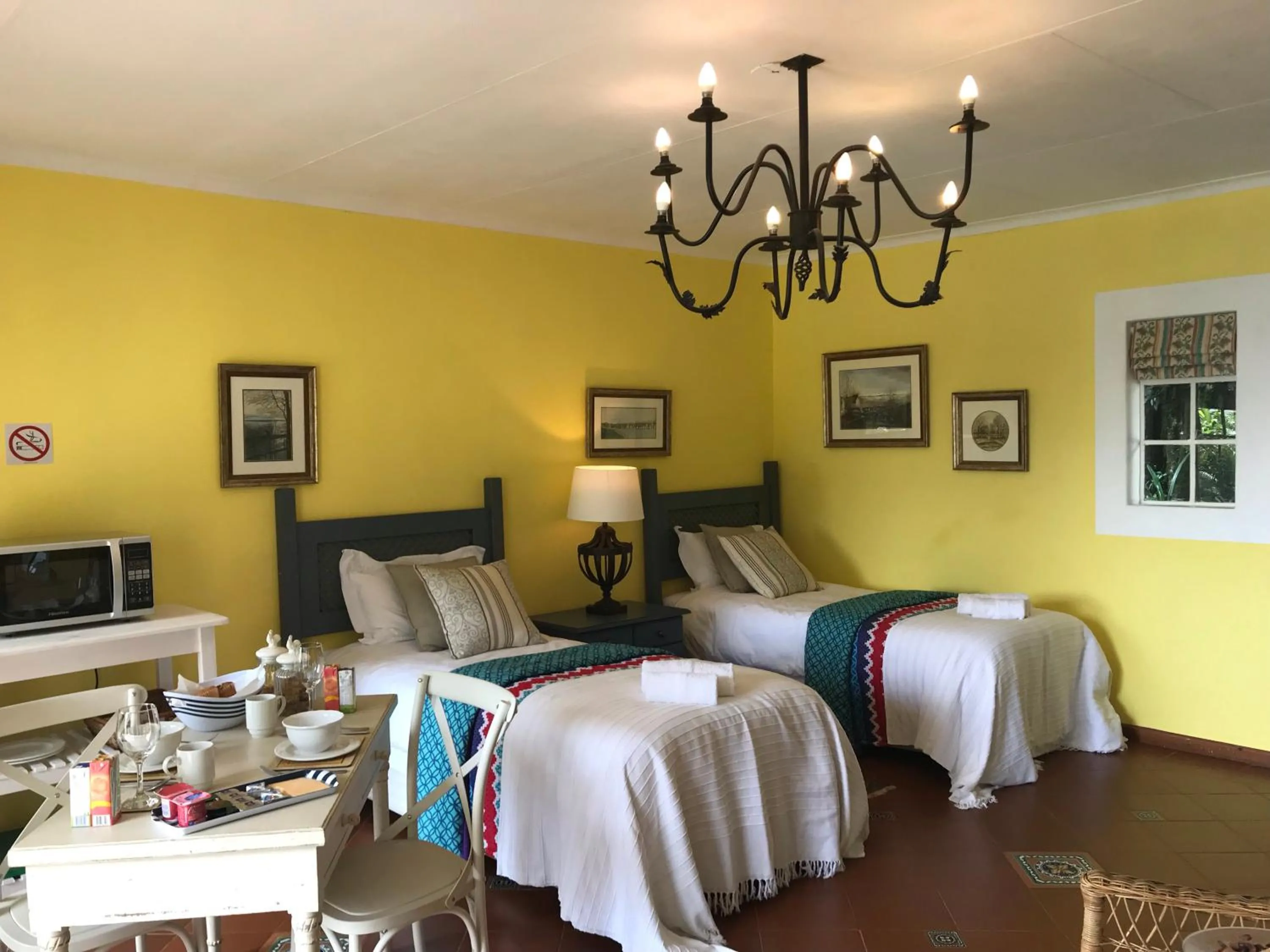 Superior Twin Room with Garden View in Diggersrest Lodge