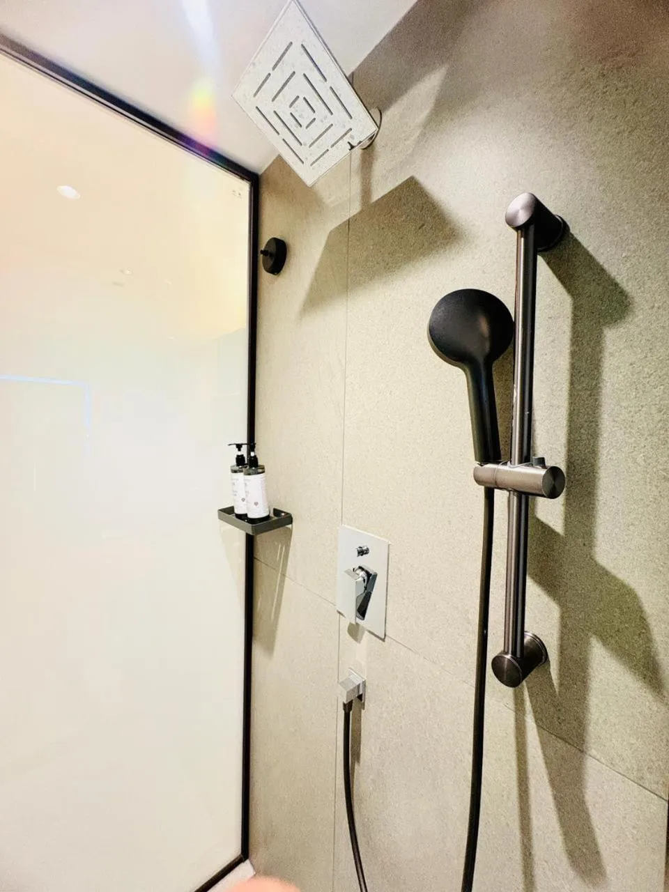 Shower in Jiuding Joy Hotel