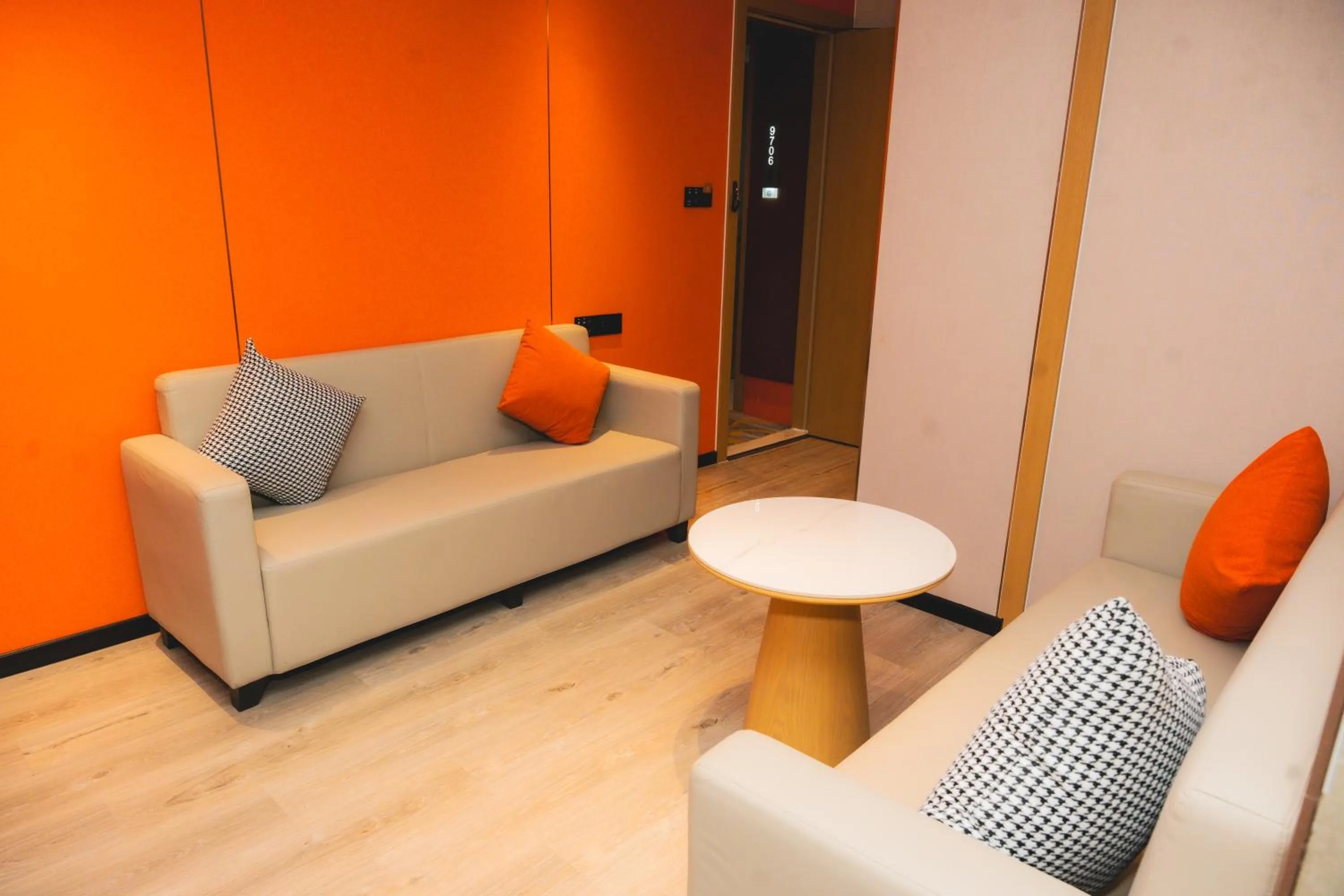 Seating area in Jiuding Joy Hotel