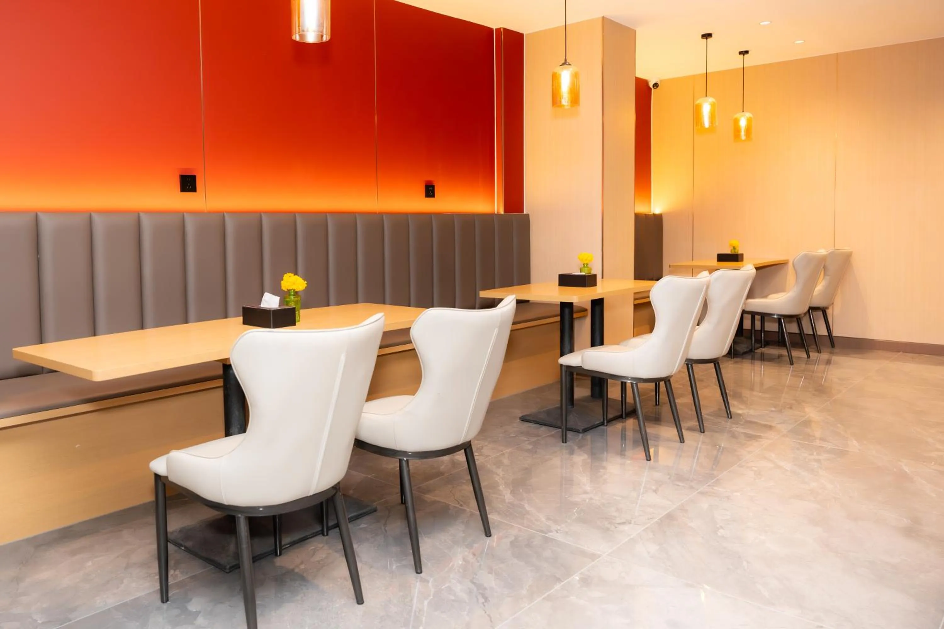 Restaurant/places to eat in Jiuding Joy Hotel