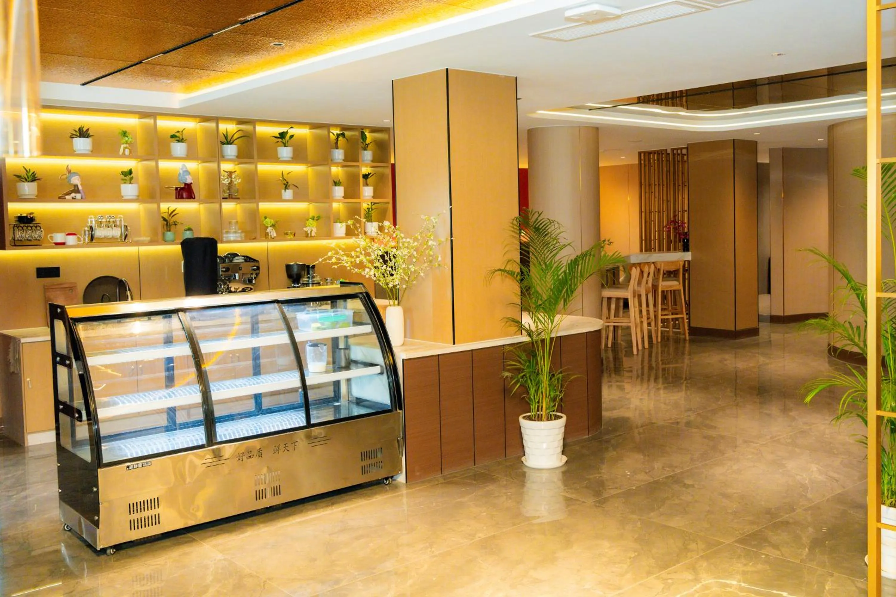 Coffee/tea facilities in Jiuding Joy Hotel
