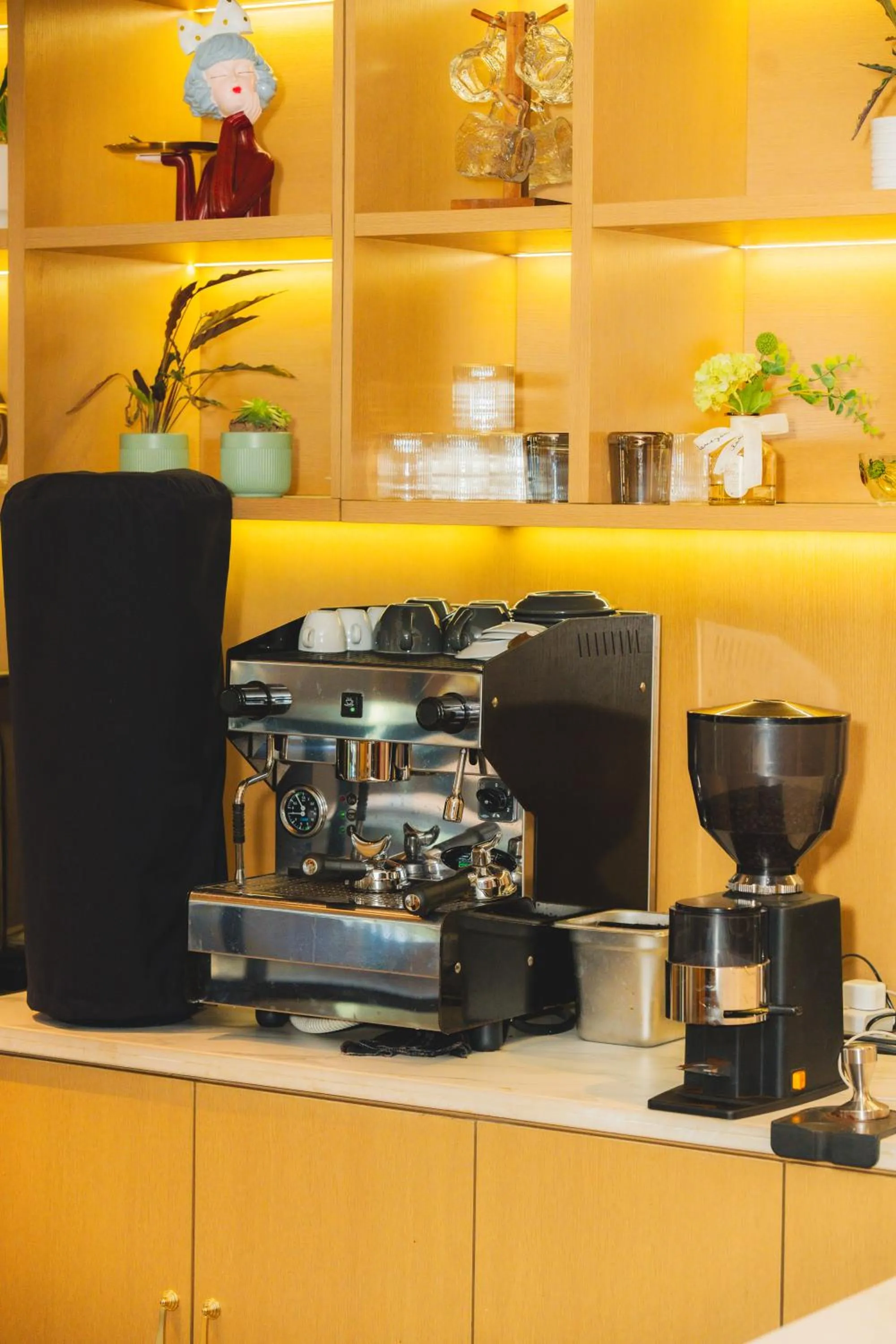 Restaurant/places to eat in Jiuding Joy Hotel