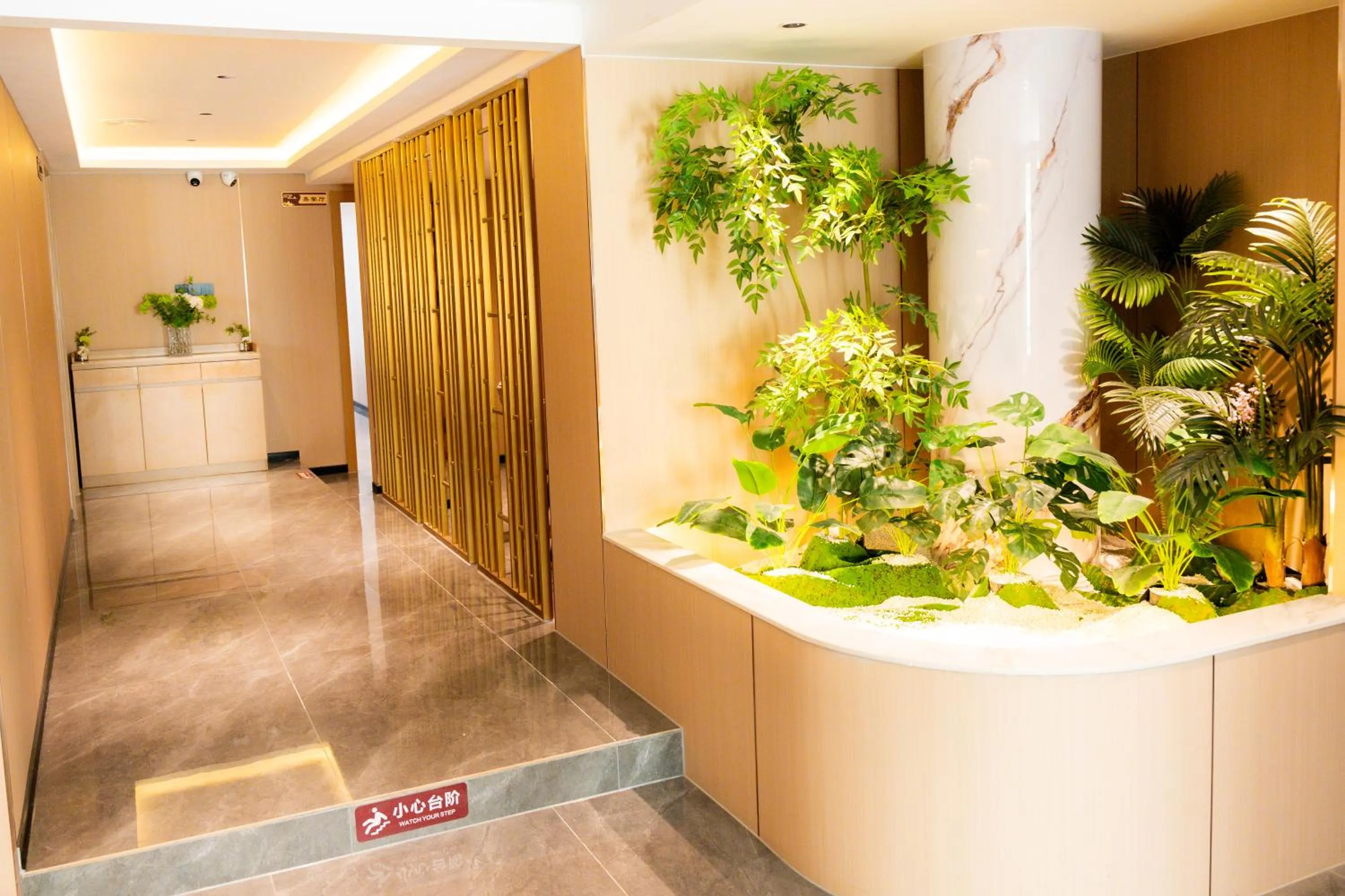 Restaurant/places to eat in Jiuding Joy Hotel