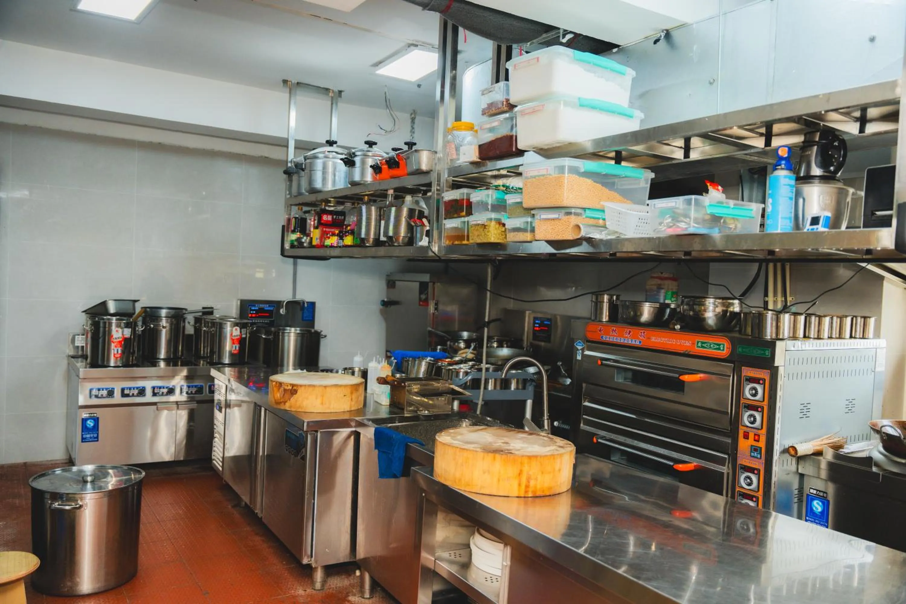 kitchen in Jiuding Joy Hotel