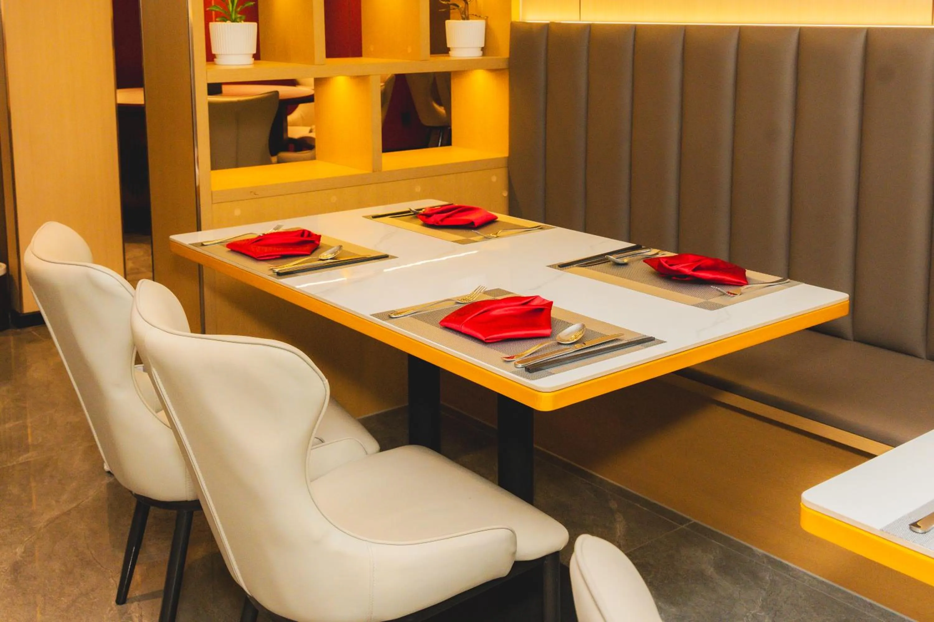 Restaurant/places to eat in Jiuding Joy Hotel