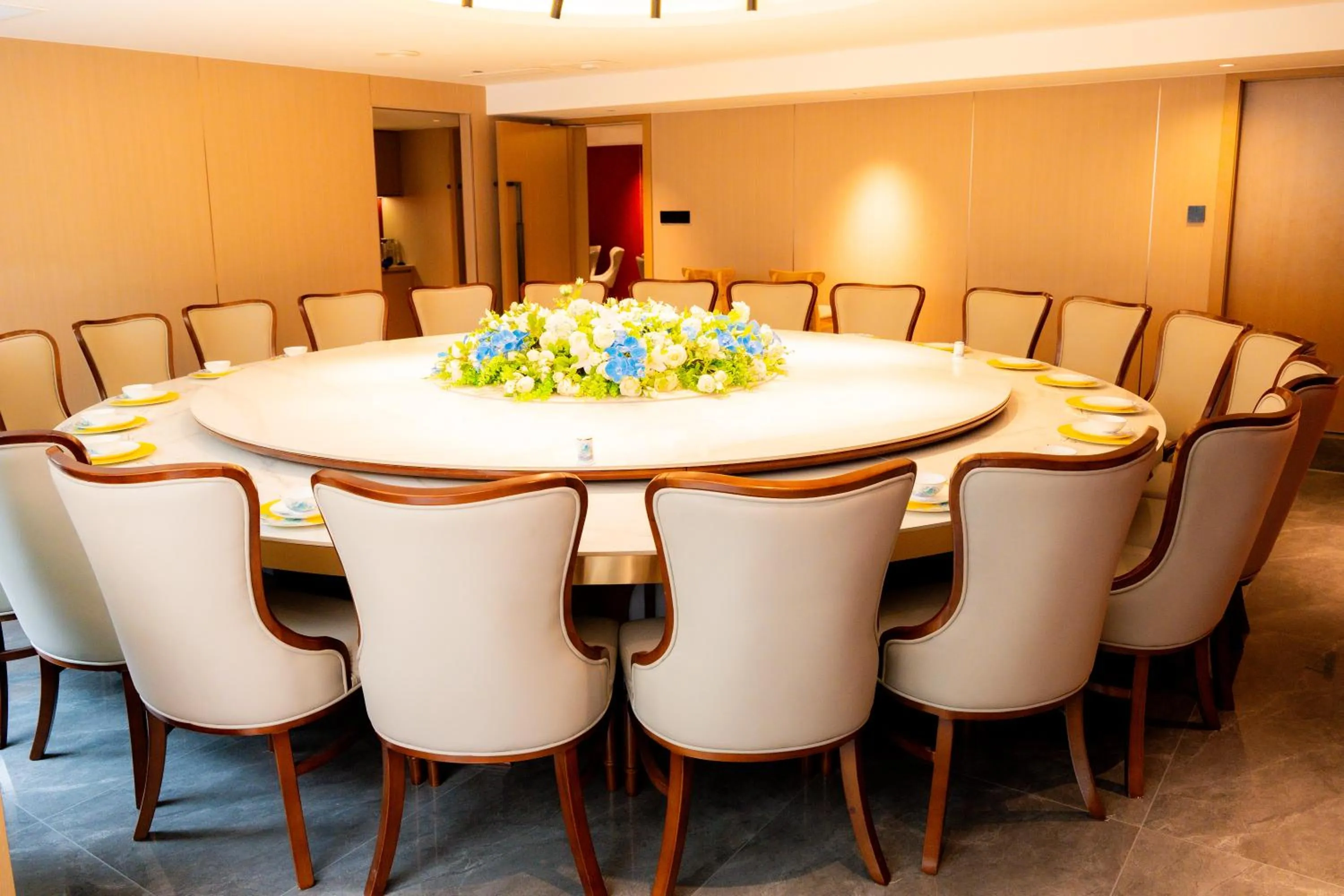 Seating area in Jiuding Joy Hotel