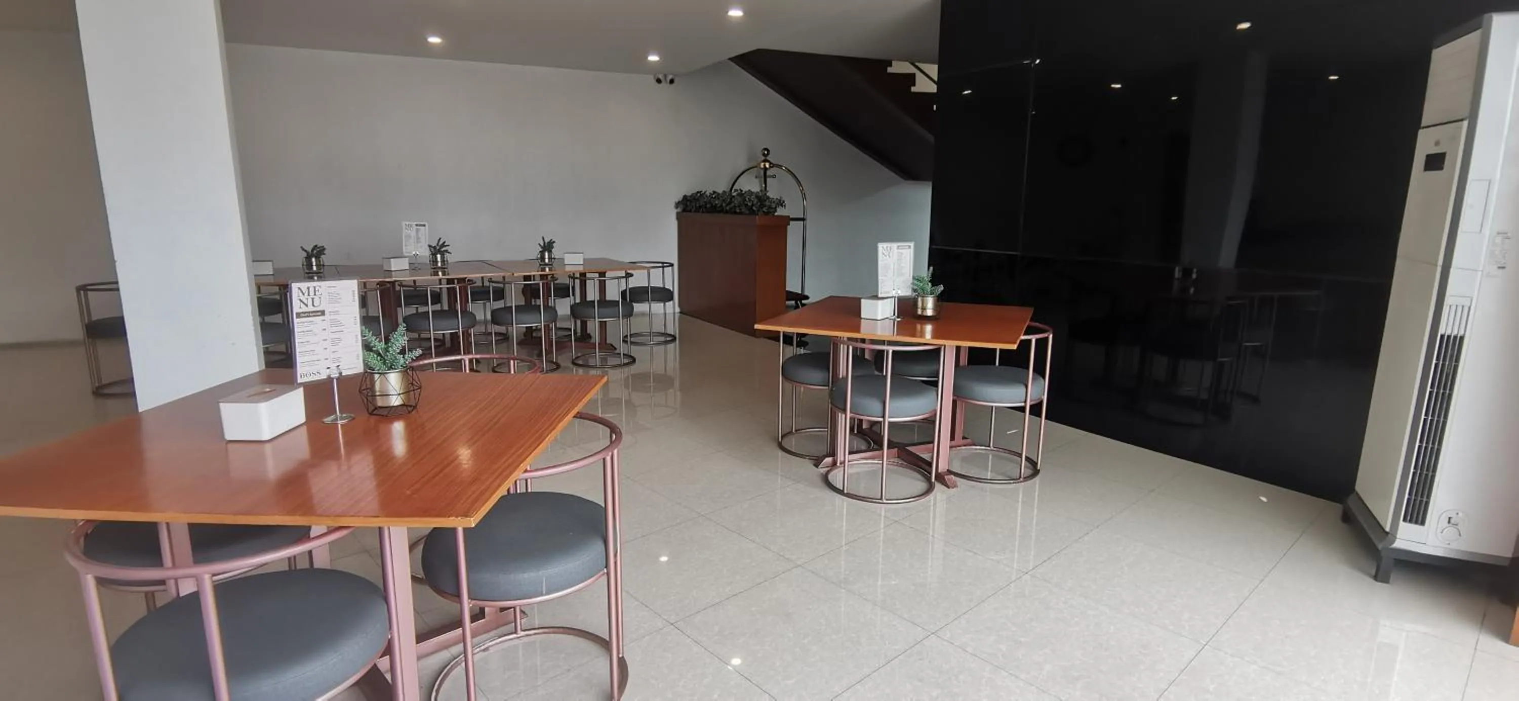 Restaurant/places to eat in Palette in Angeles Pampanga near Clark International Airport Formerly Boss Hotel