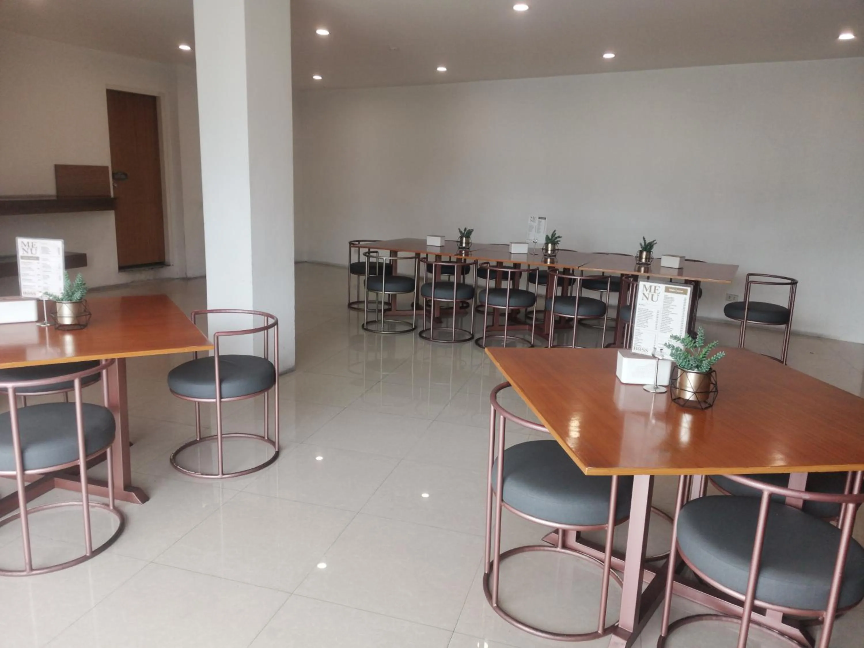 Restaurant/places to eat in Palette in Angeles Pampanga near Clark International Airport Formerly Boss Hotel