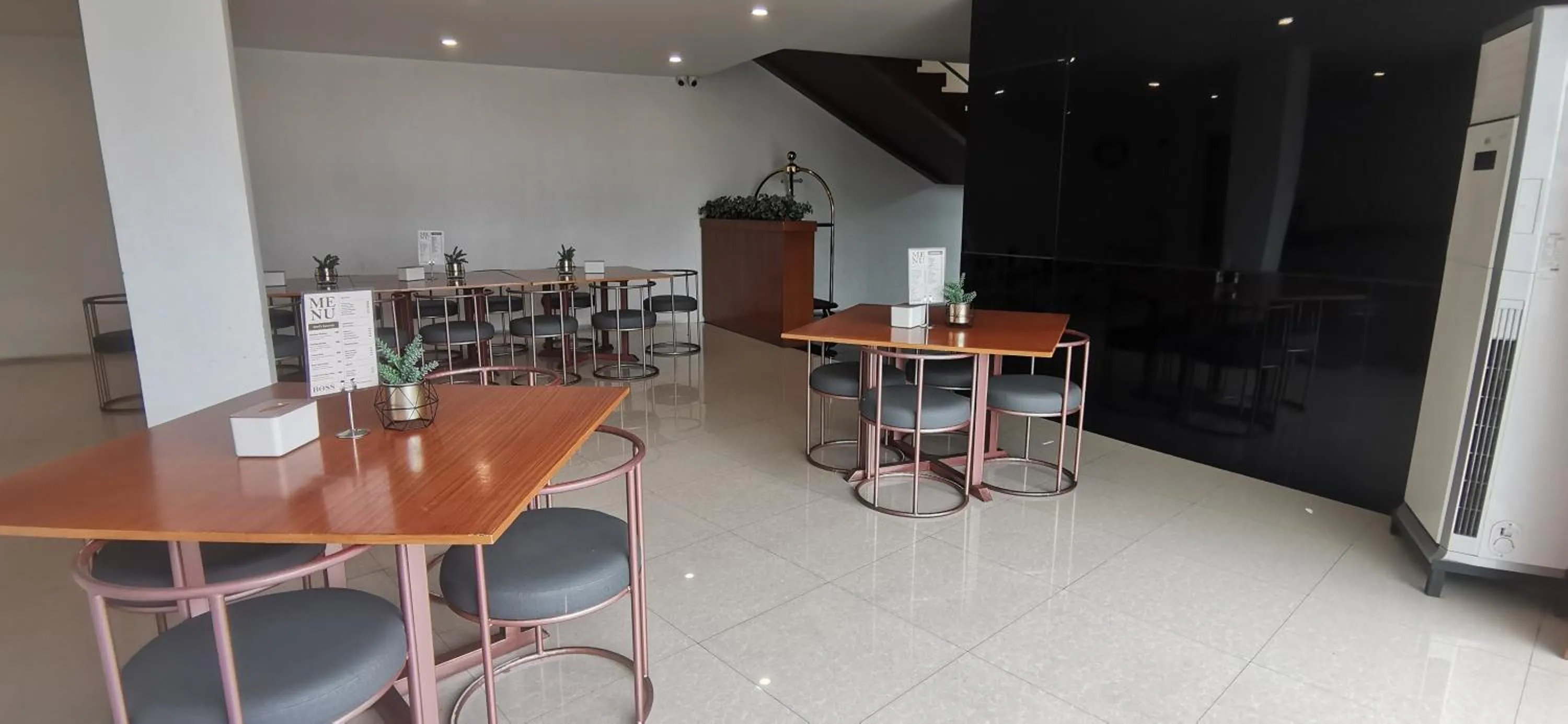 Restaurant/places to eat in Palette in Angeles Pampanga near Clark International Airport Formerly Boss Hotel