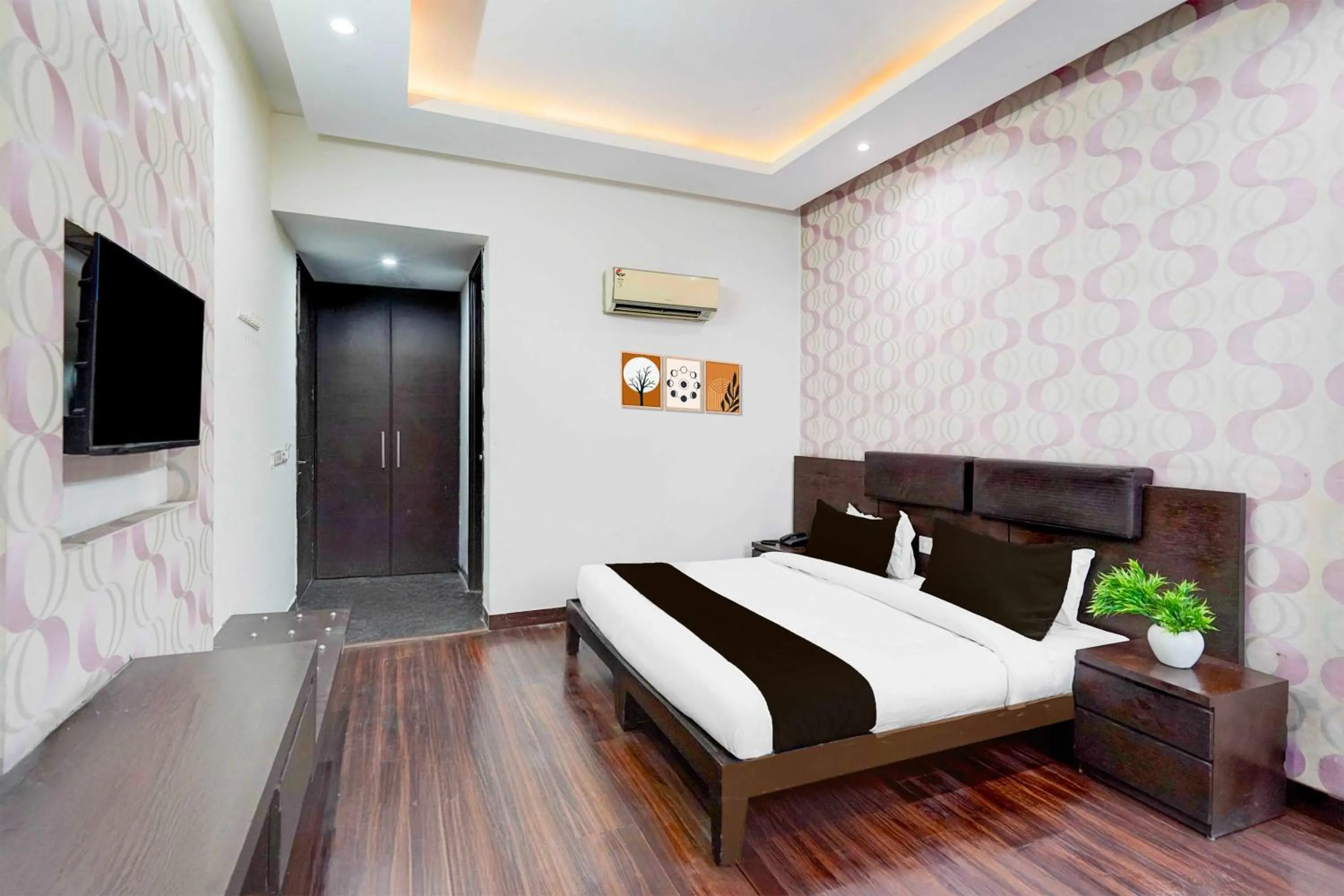 Classic Triple Room - single occupancy in Collection O Sector 51 Noida